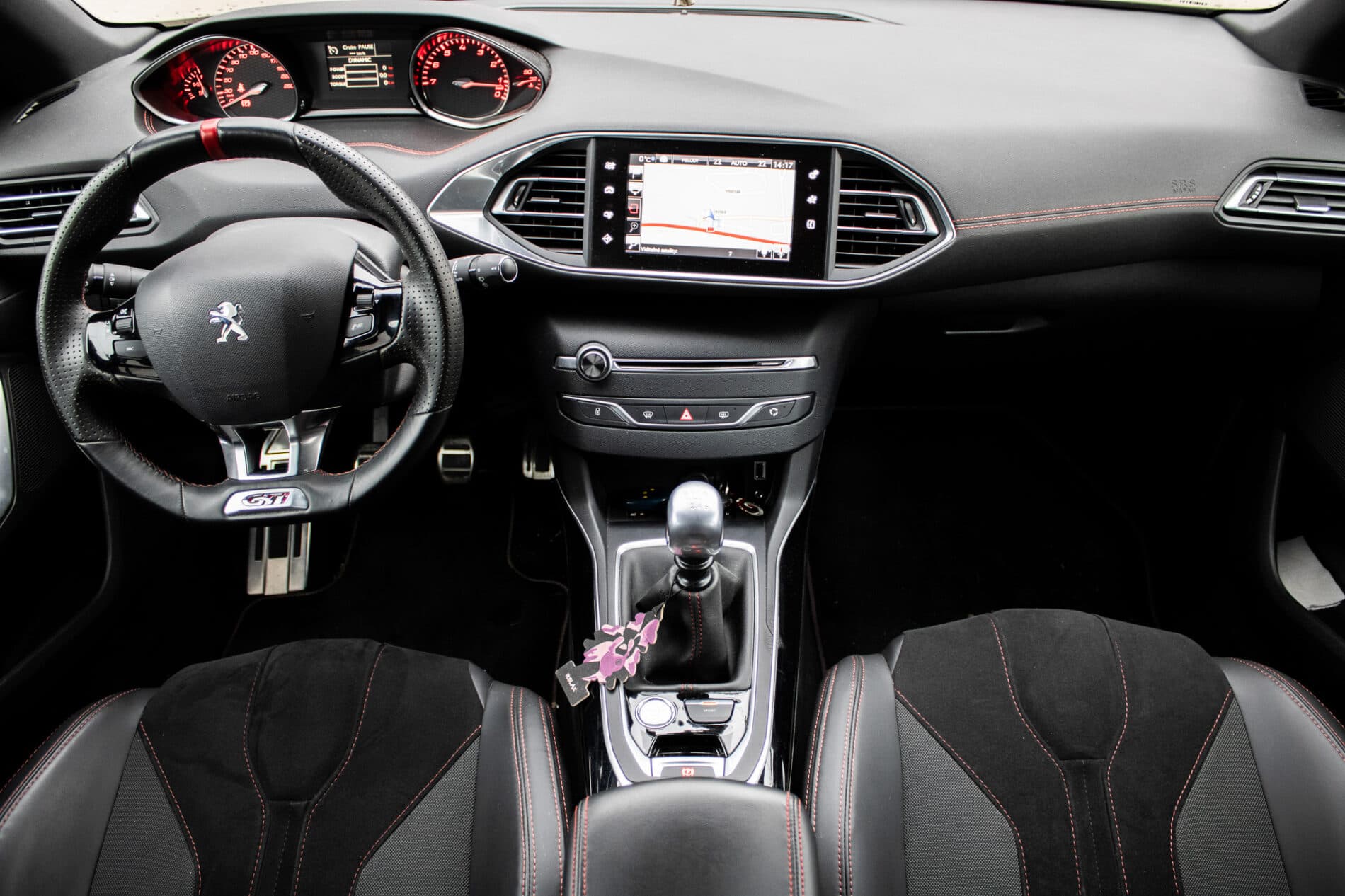 2016 Peugeot 308 GTi, červená hatchback, 30 692 km