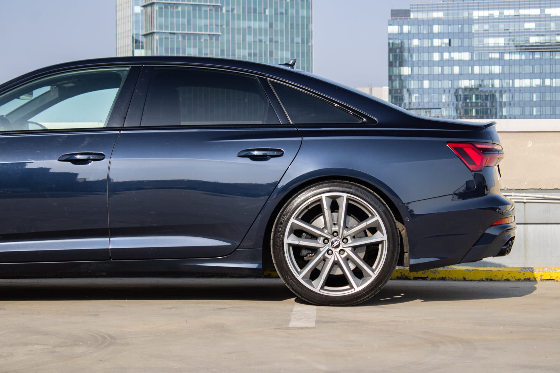 2021 AUDI S6, modrá sedan, 99 467 km