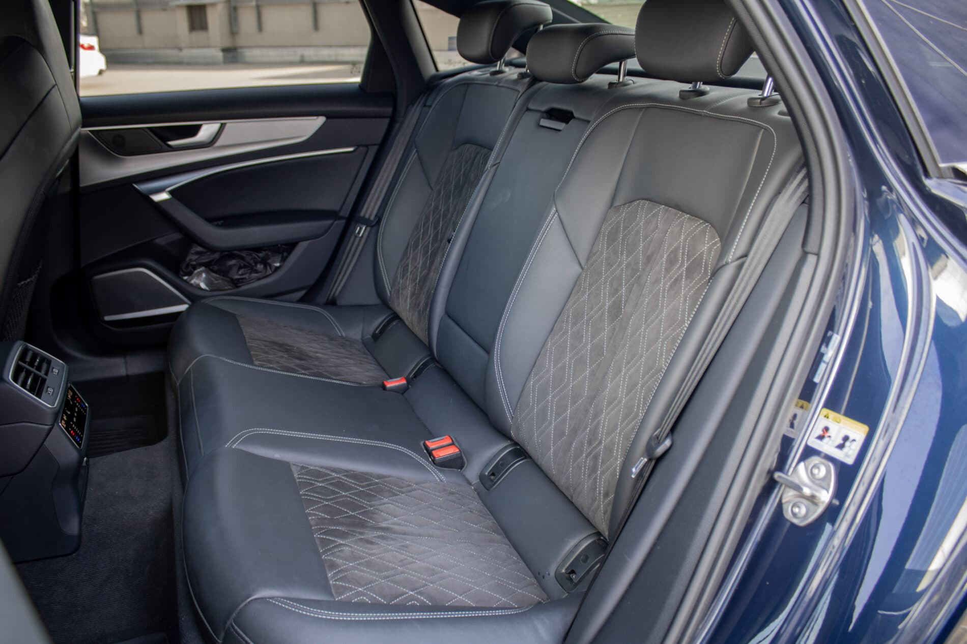 2021 AUDI S6, modrá sedan, 99 467 km
