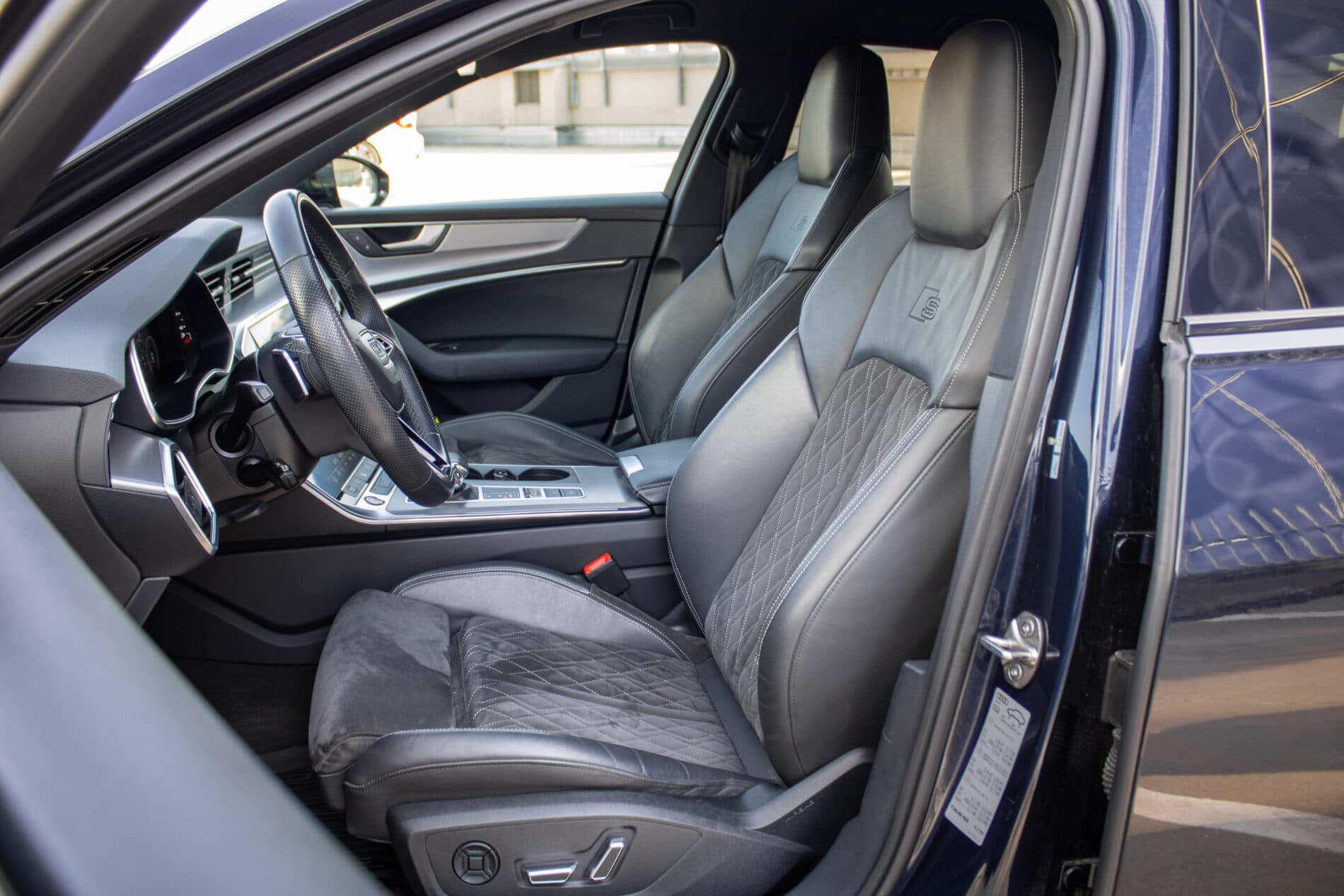 2021 AUDI S6, modrá sedan, 99 467 km