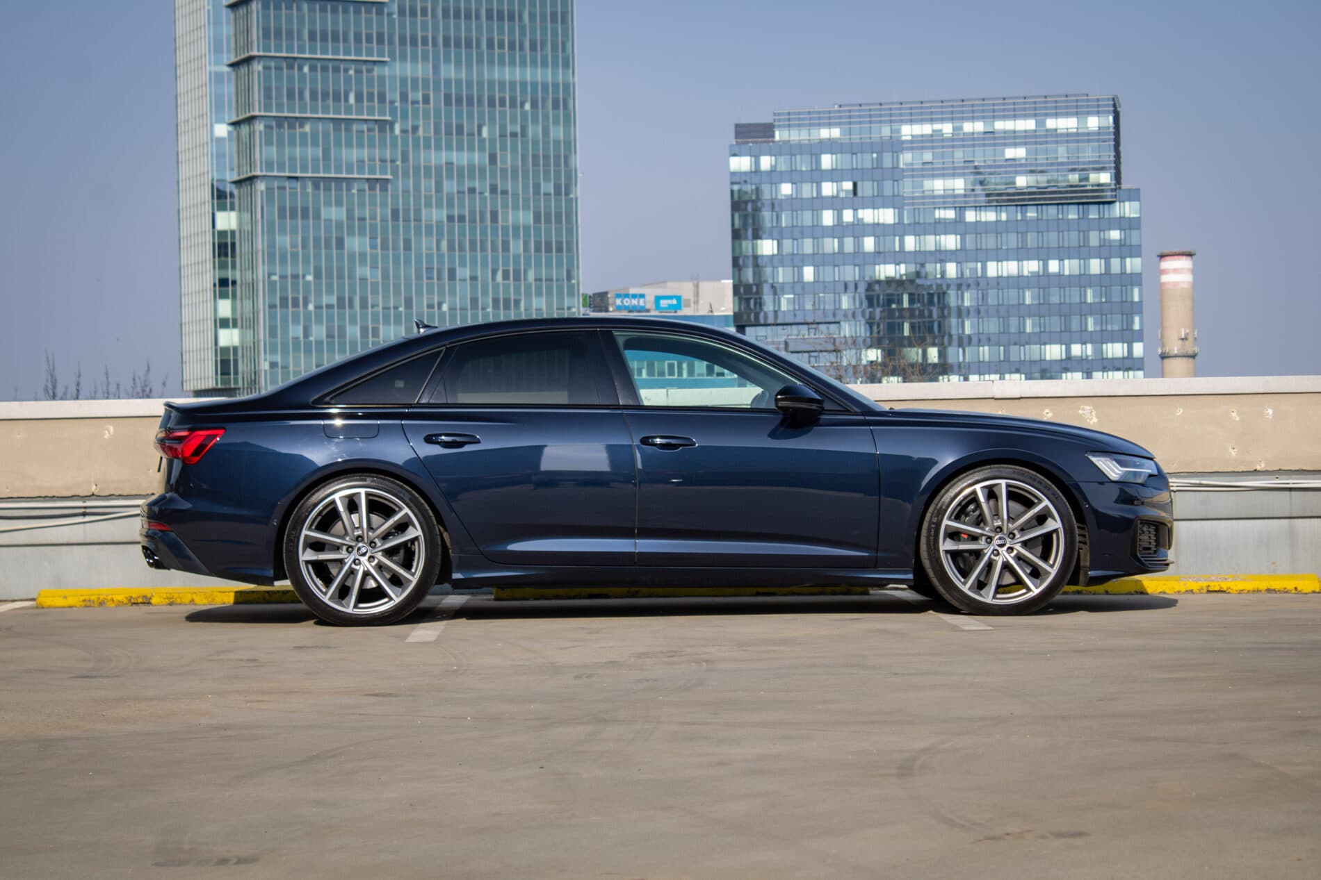 2021 AUDI S6, modrá sedan, 99 467 km