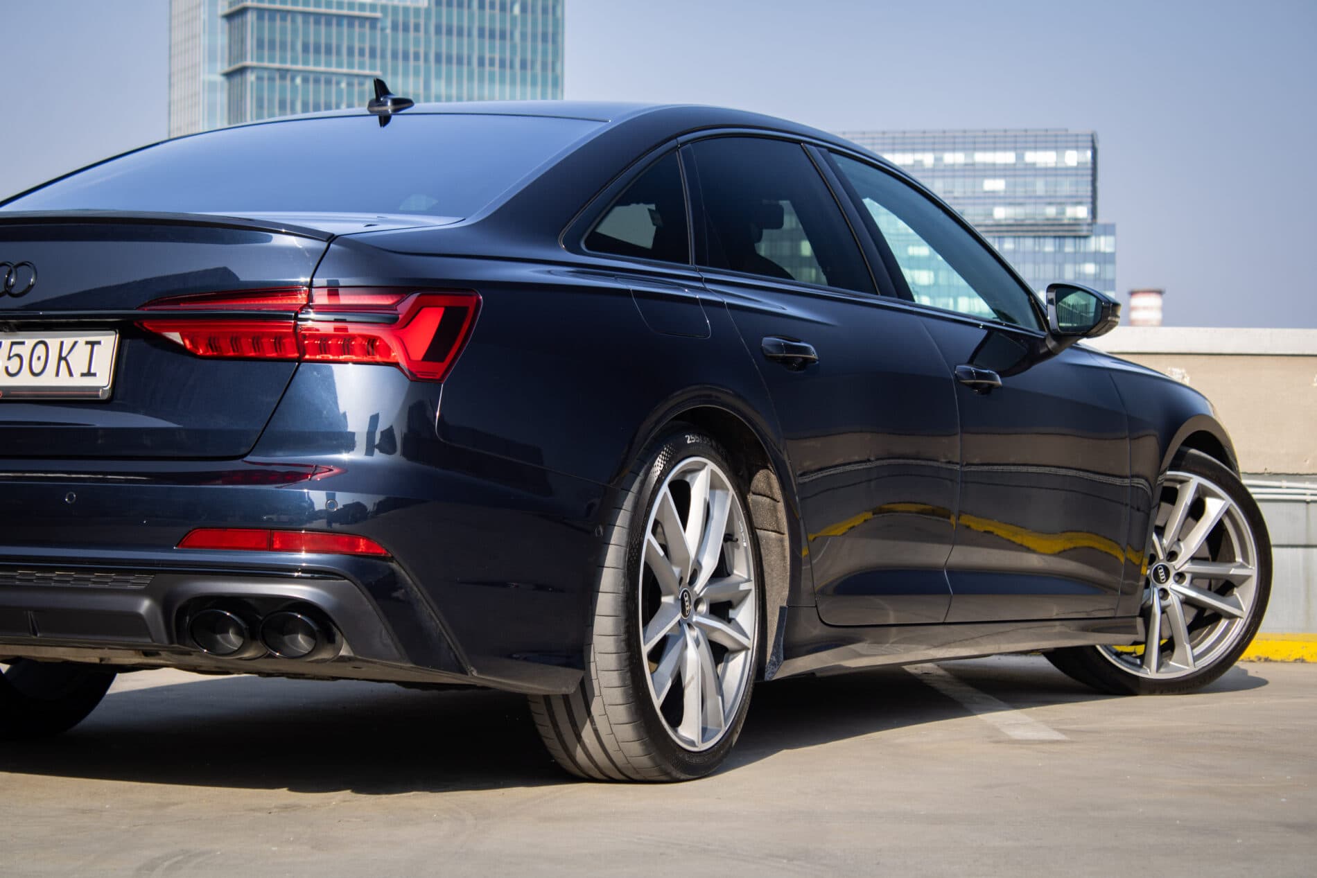 2021 AUDI S6, modrá sedan, 99 467 km
