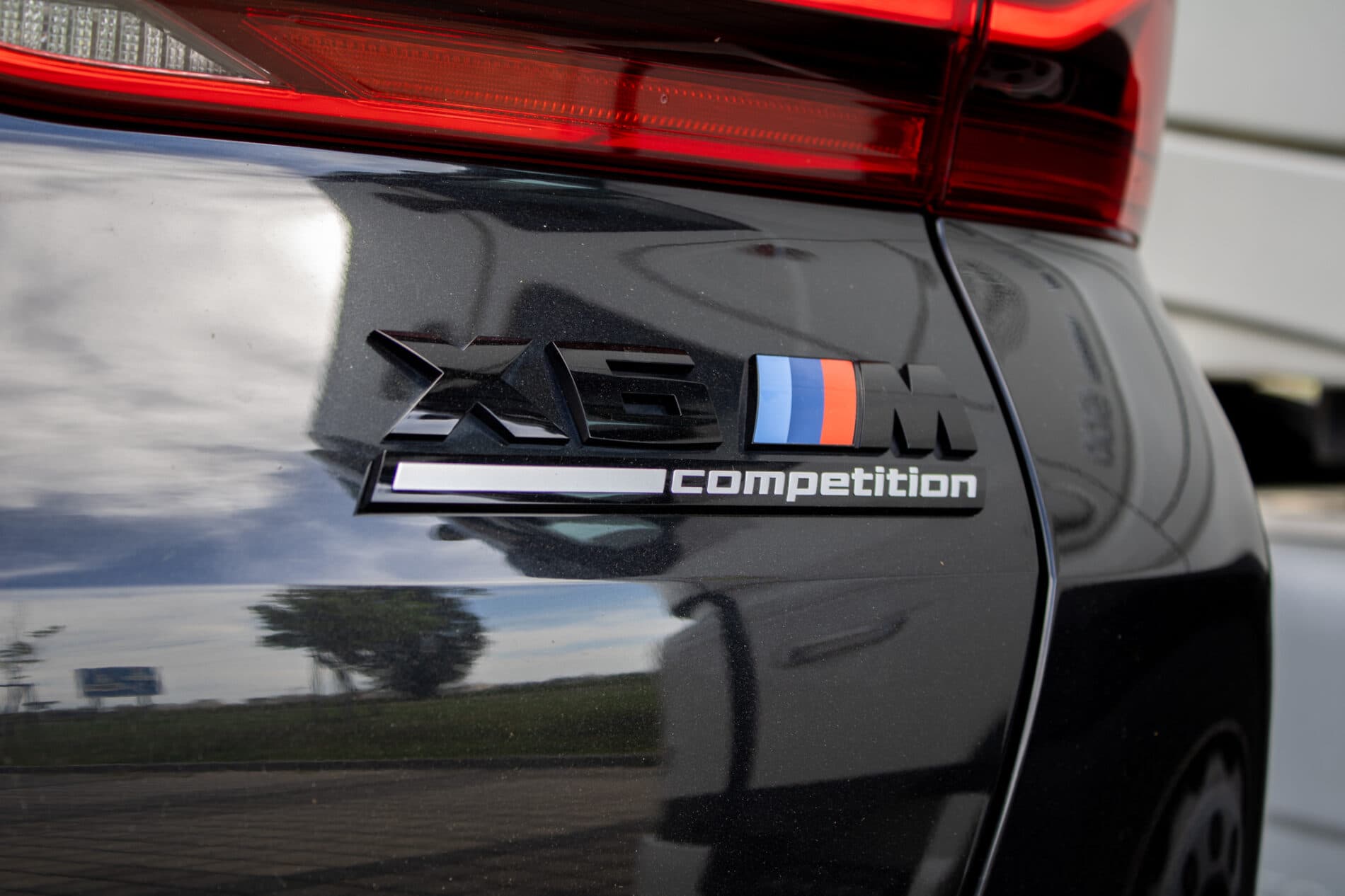 2020 BMW X6 M, čierna suv, 108 787 km
