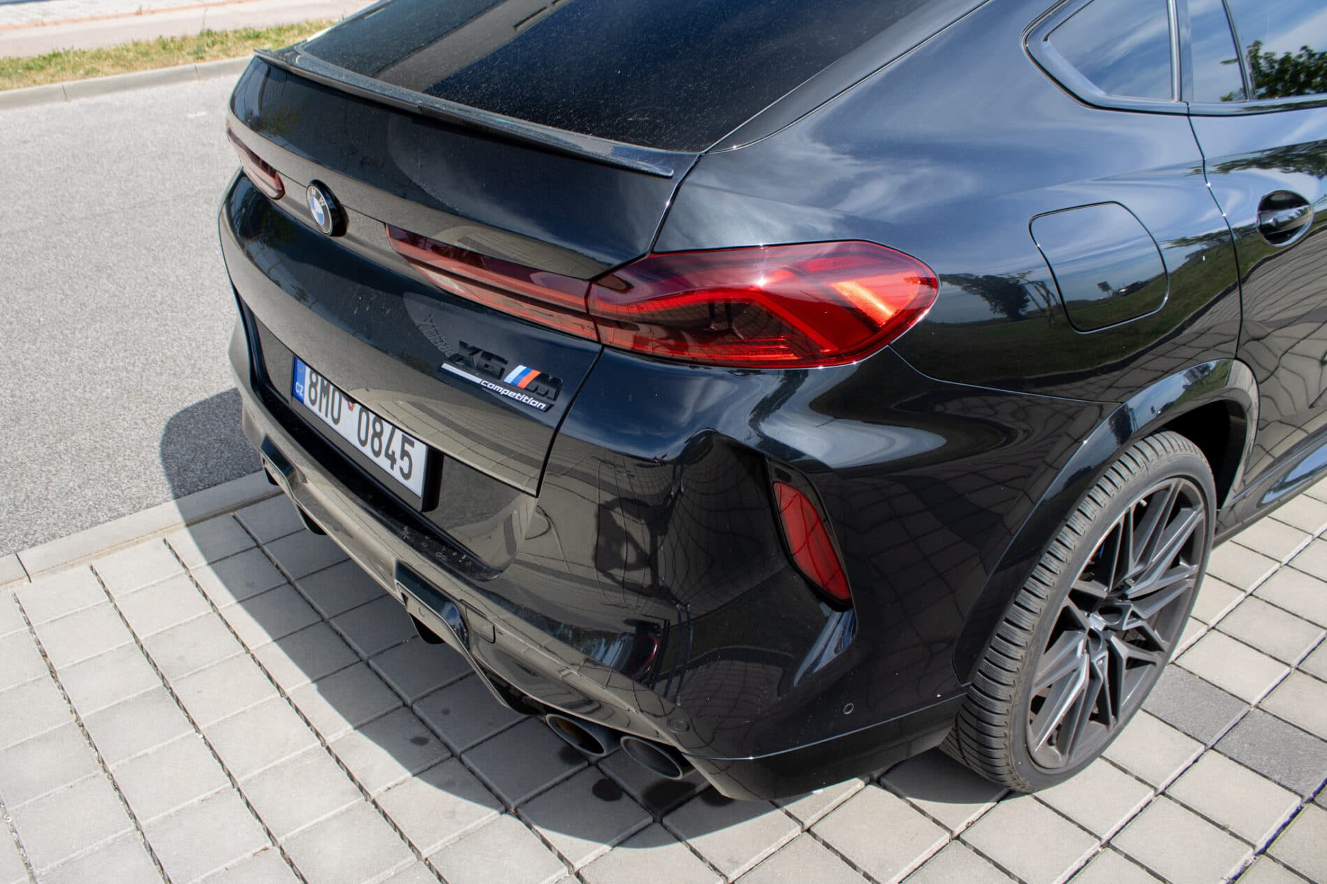 2020 BMW X6 M, čierna suv, 108 787 km