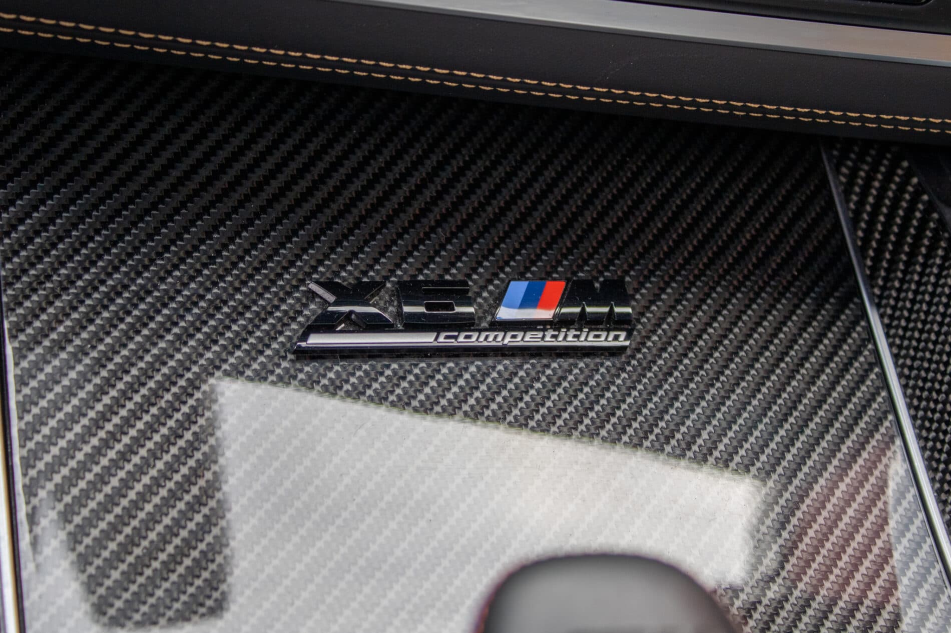 2020 BMW X6 M, čierna suv, 108 787 km