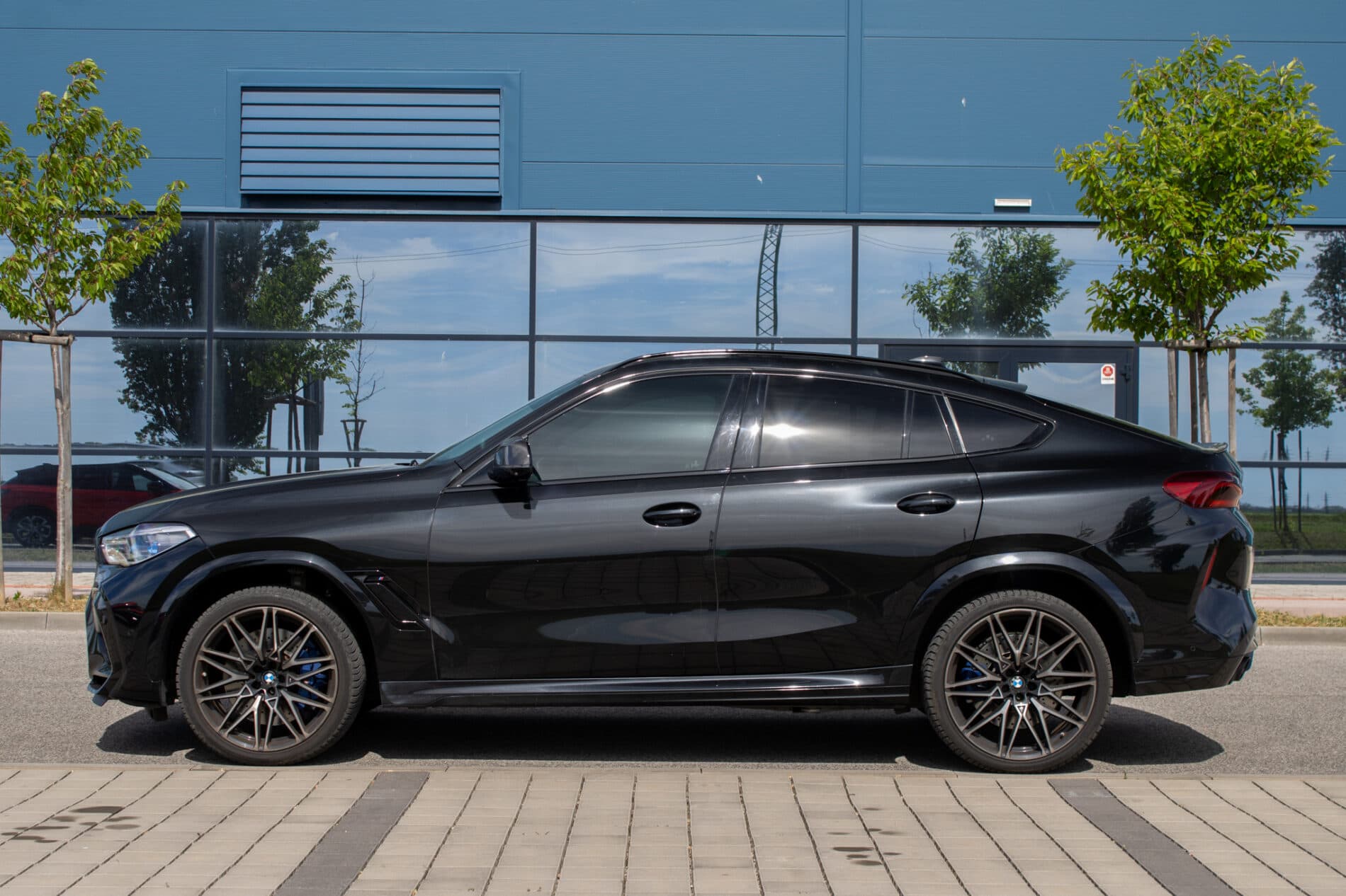 2020 BMW X6 M, čierna suv, 108 787 km