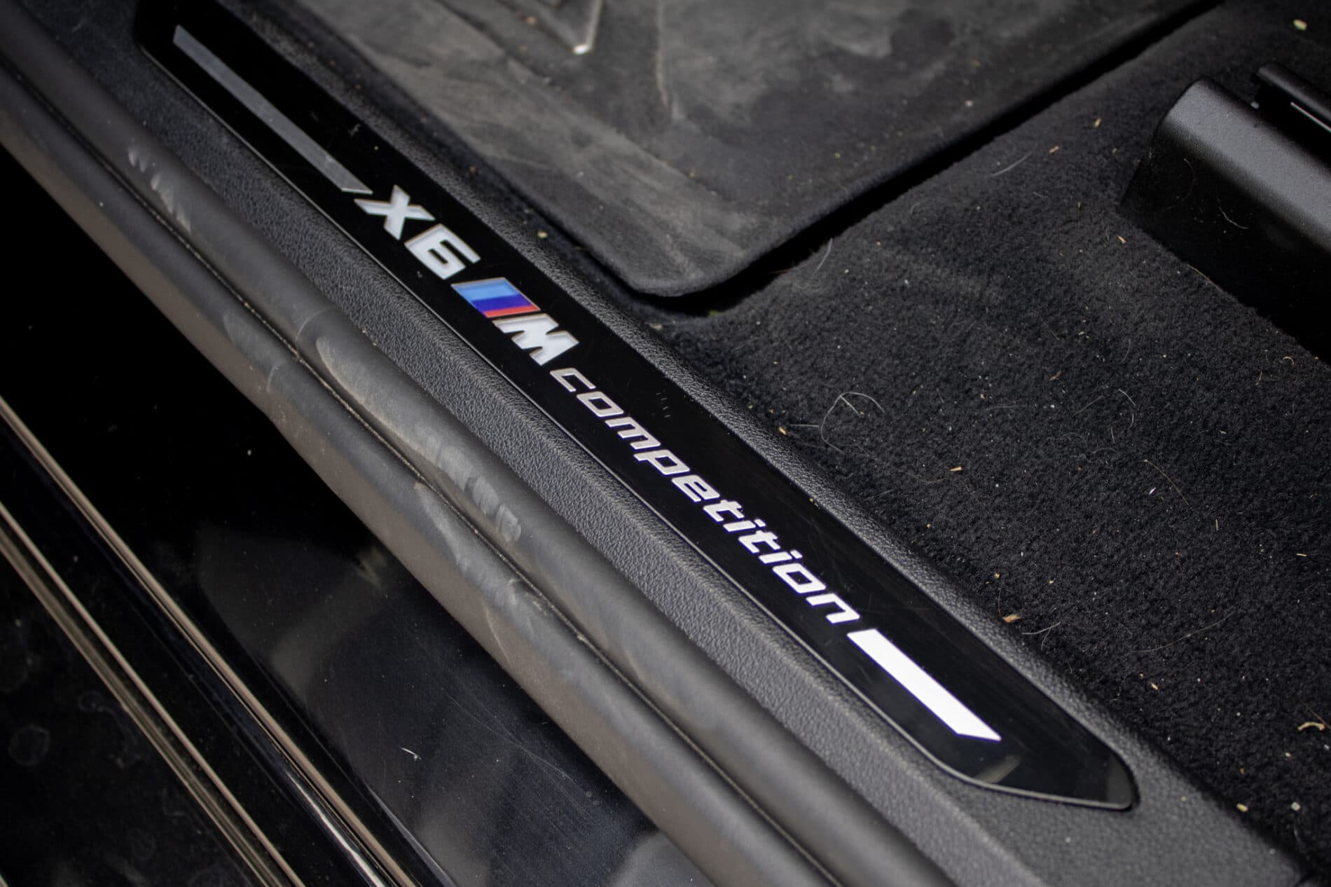 2020 BMW X6 M, čierna suv, 108 787 km