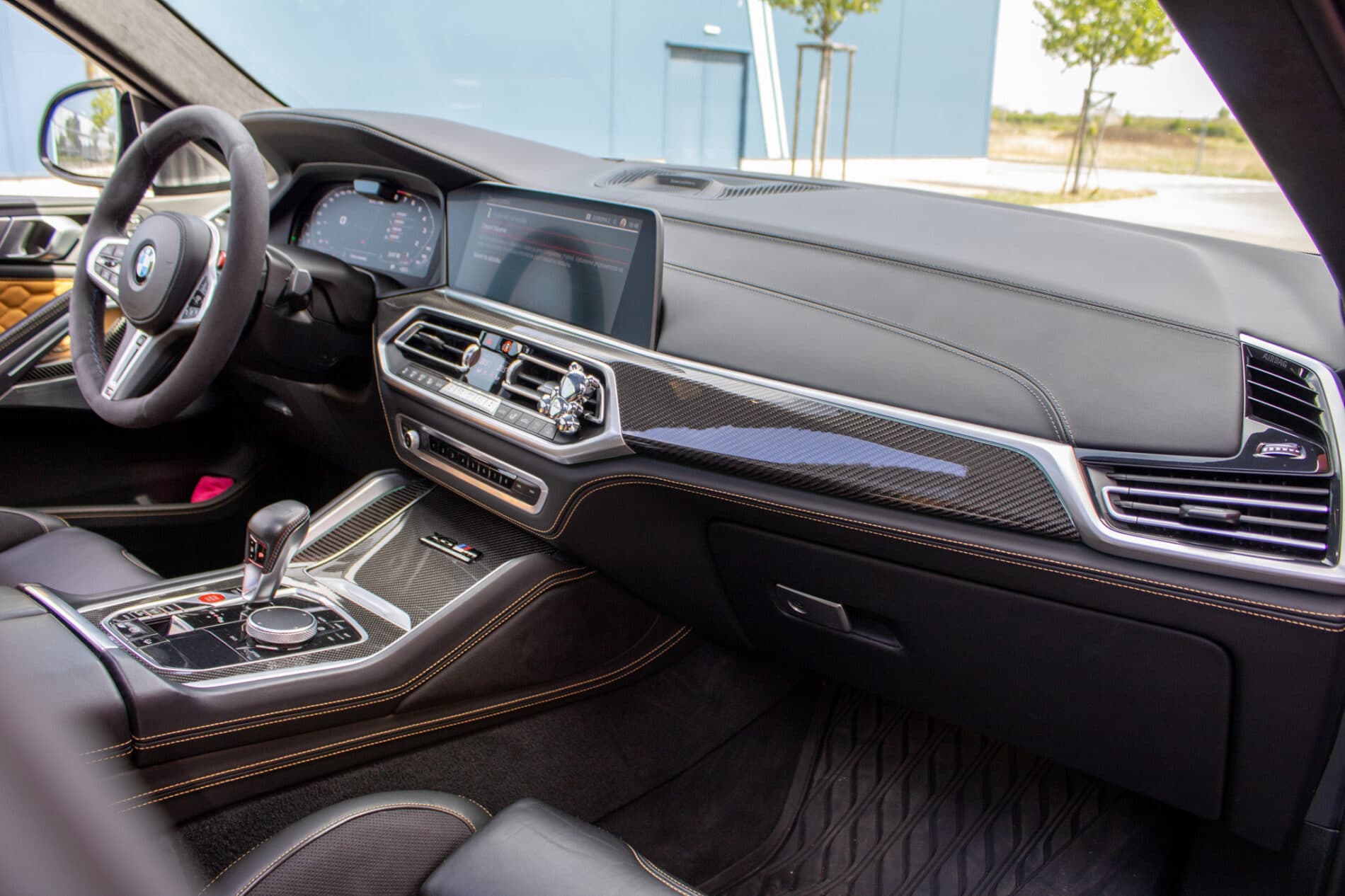 2020 BMW X6 M, čierna suv, 108 787 km