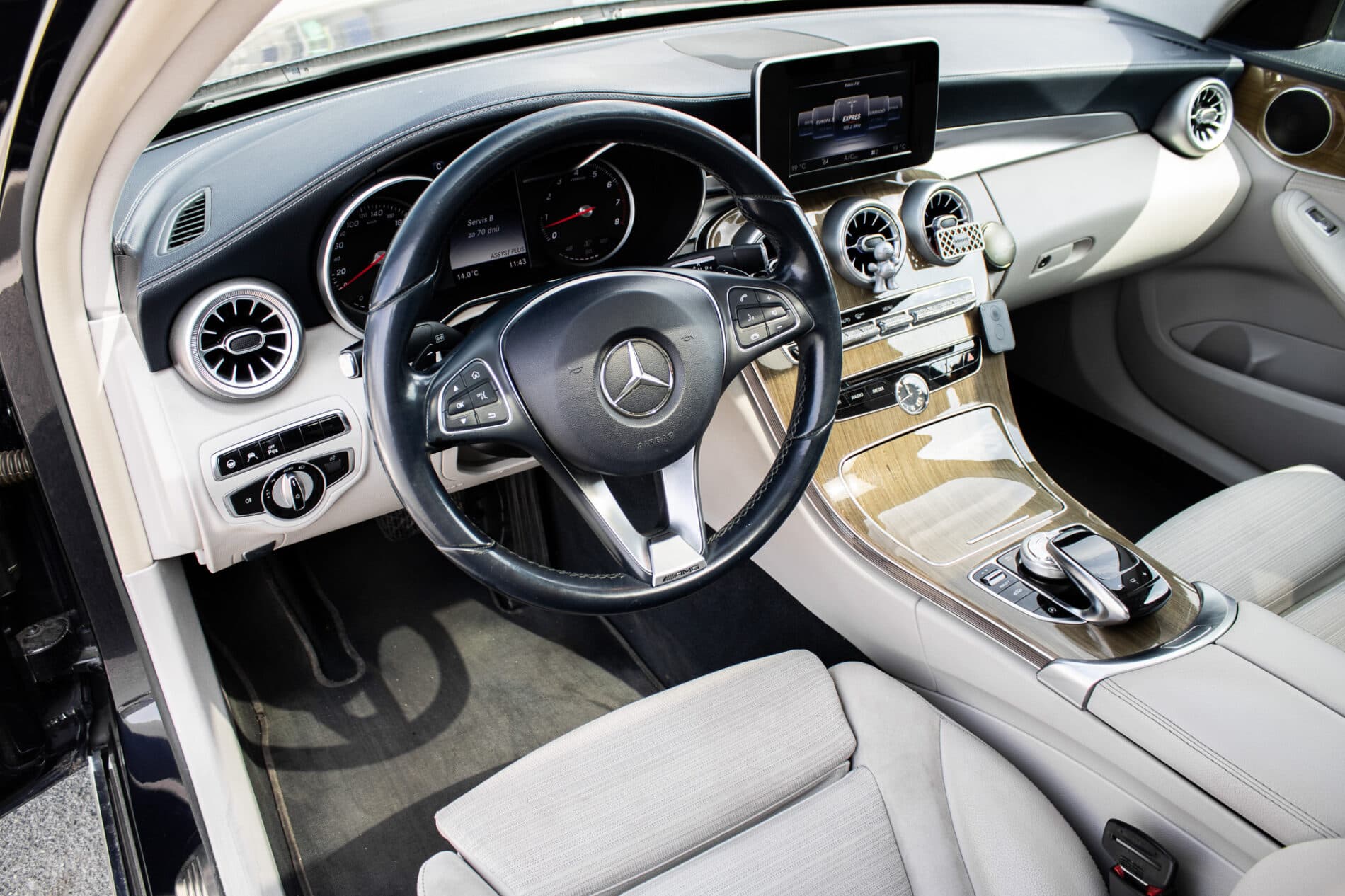 2015 Mercedes-Benz C 400, modrá sedan, 191 643 km