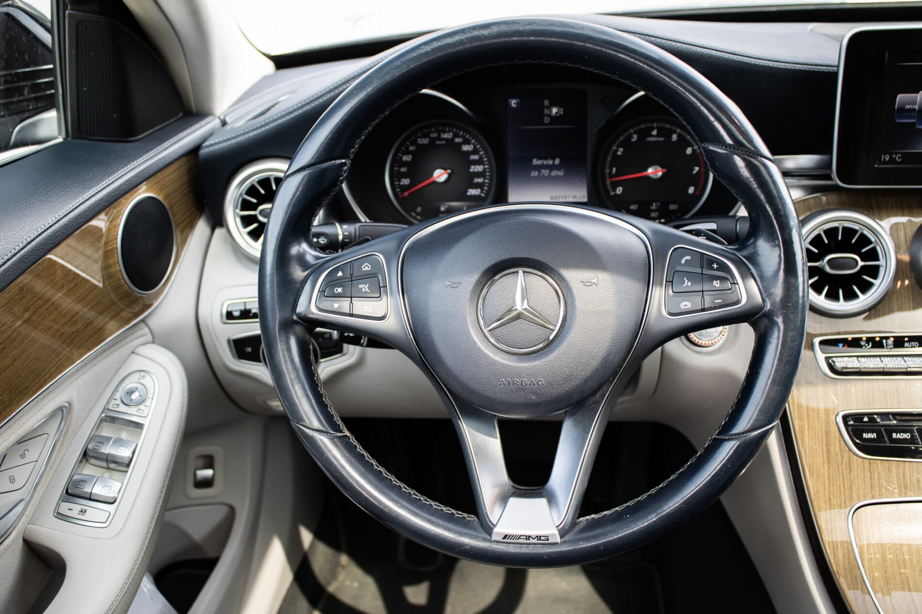 2015 Mercedes-Benz C 400, modrá sedan, 191 643 km