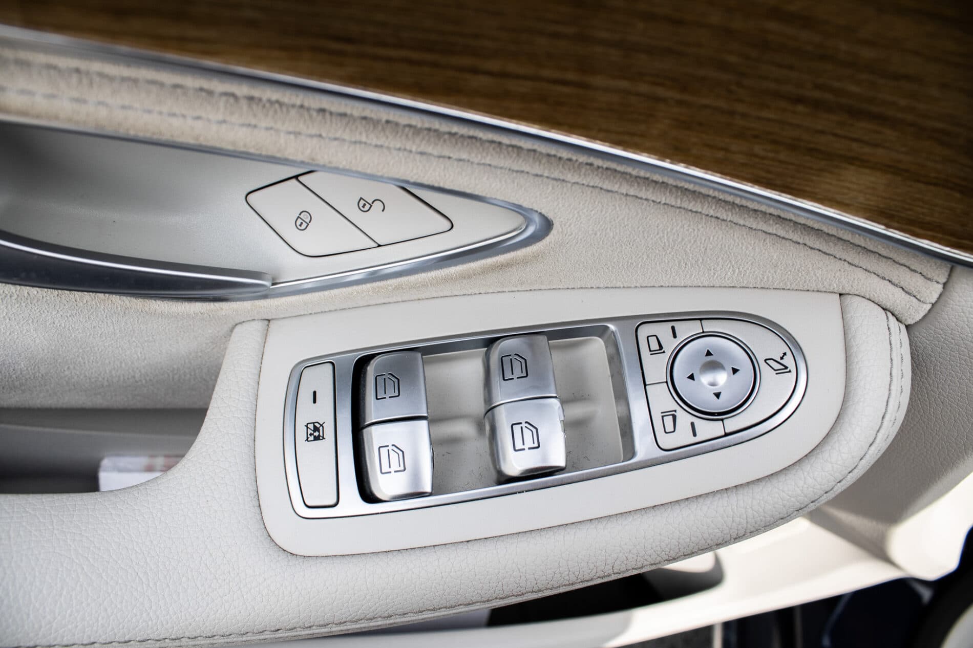 2015 Mercedes-Benz C 400, modrá sedan, 191 643 km