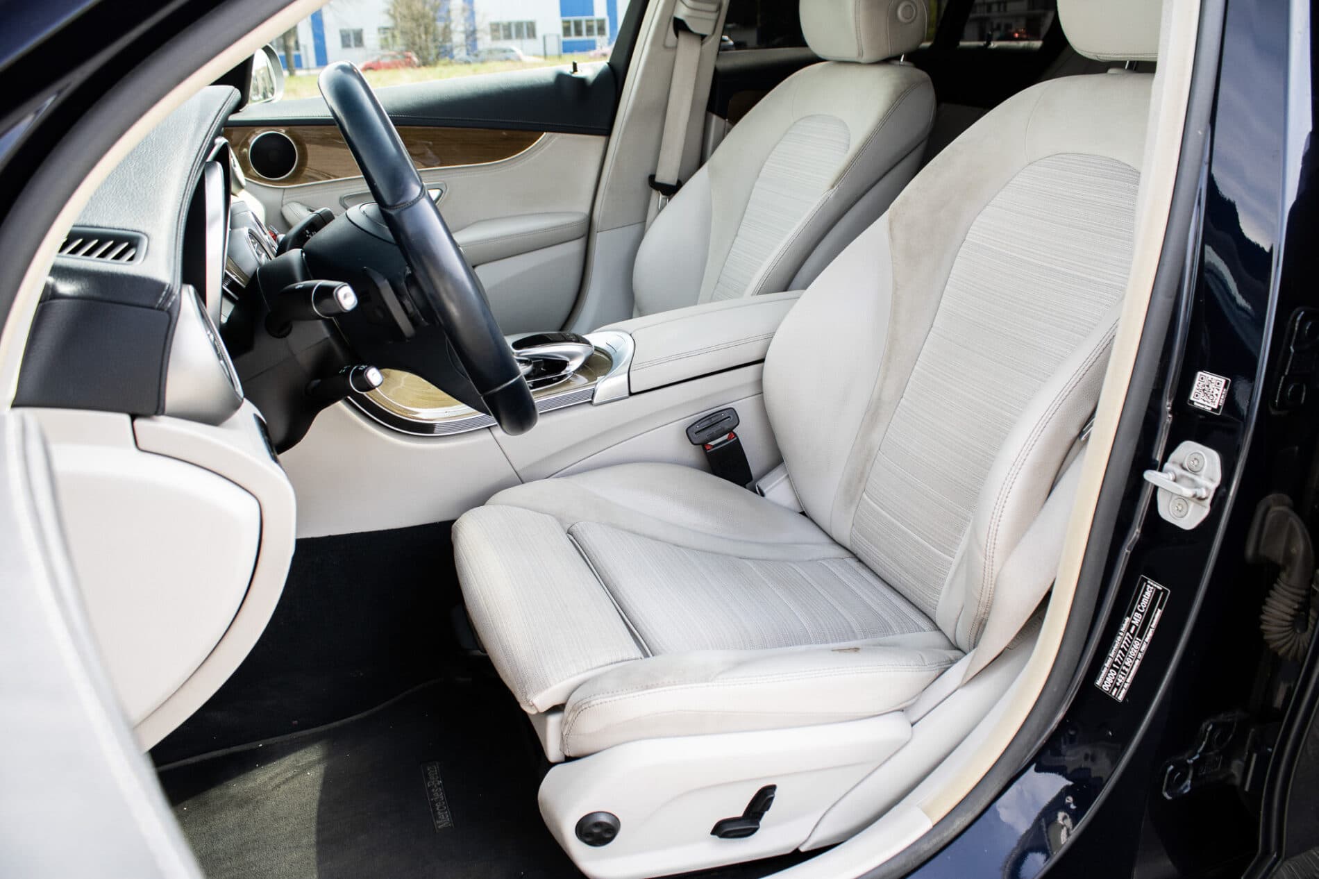 2015 Mercedes-Benz C 400, modrá sedan, 191 643 km