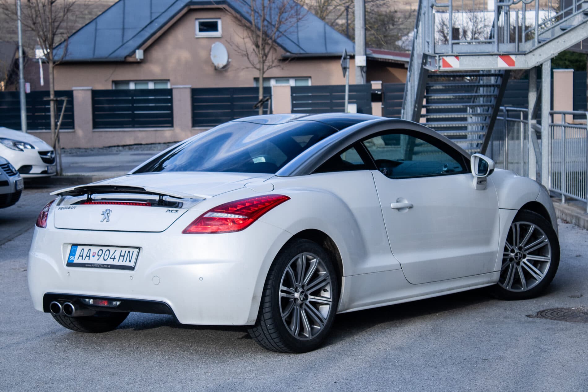 2012 Peugeot RCZ, biela kupé, 171 601 km