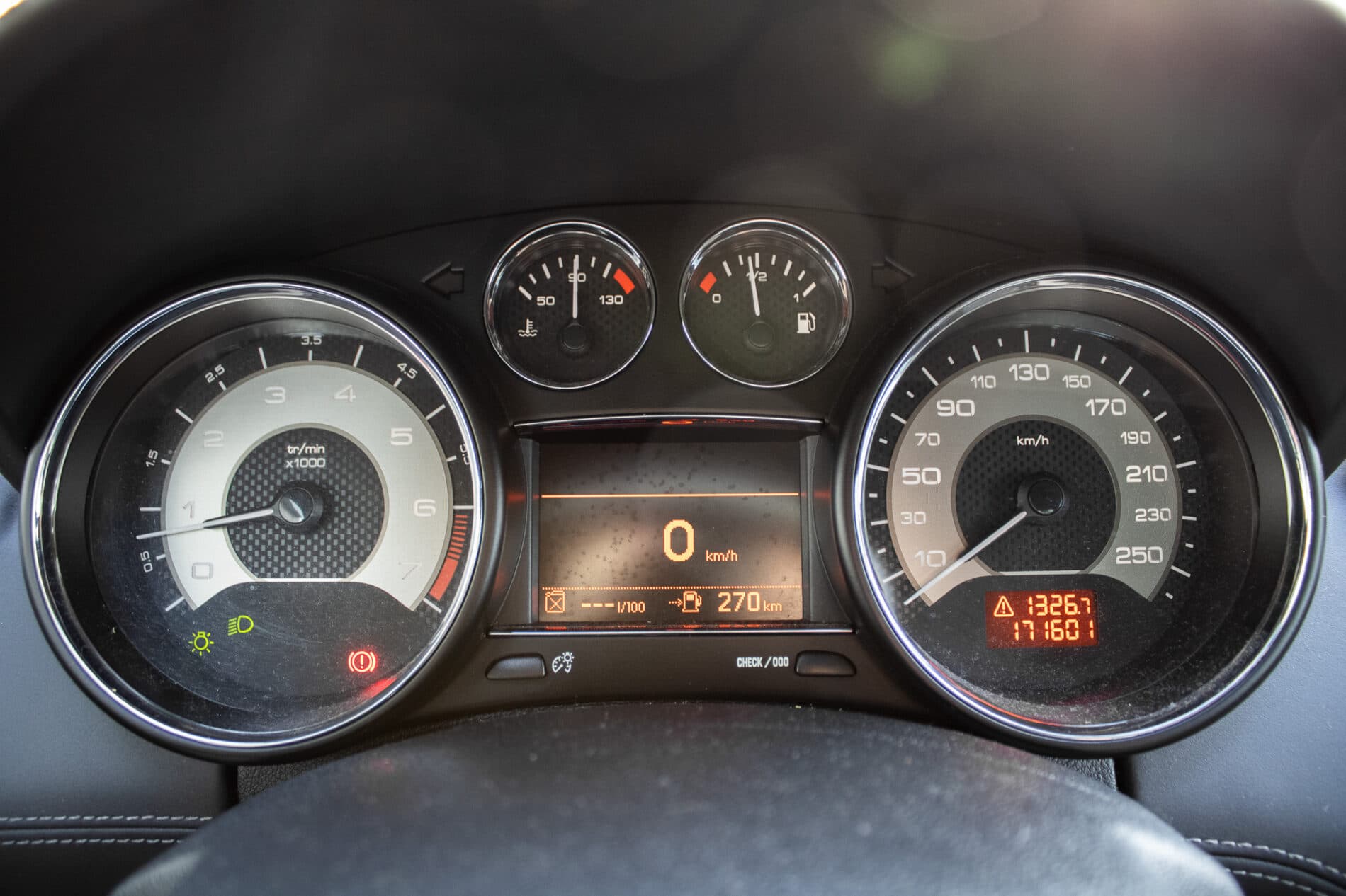 2012 Peugeot RCZ, biela kupé, 171 601 km