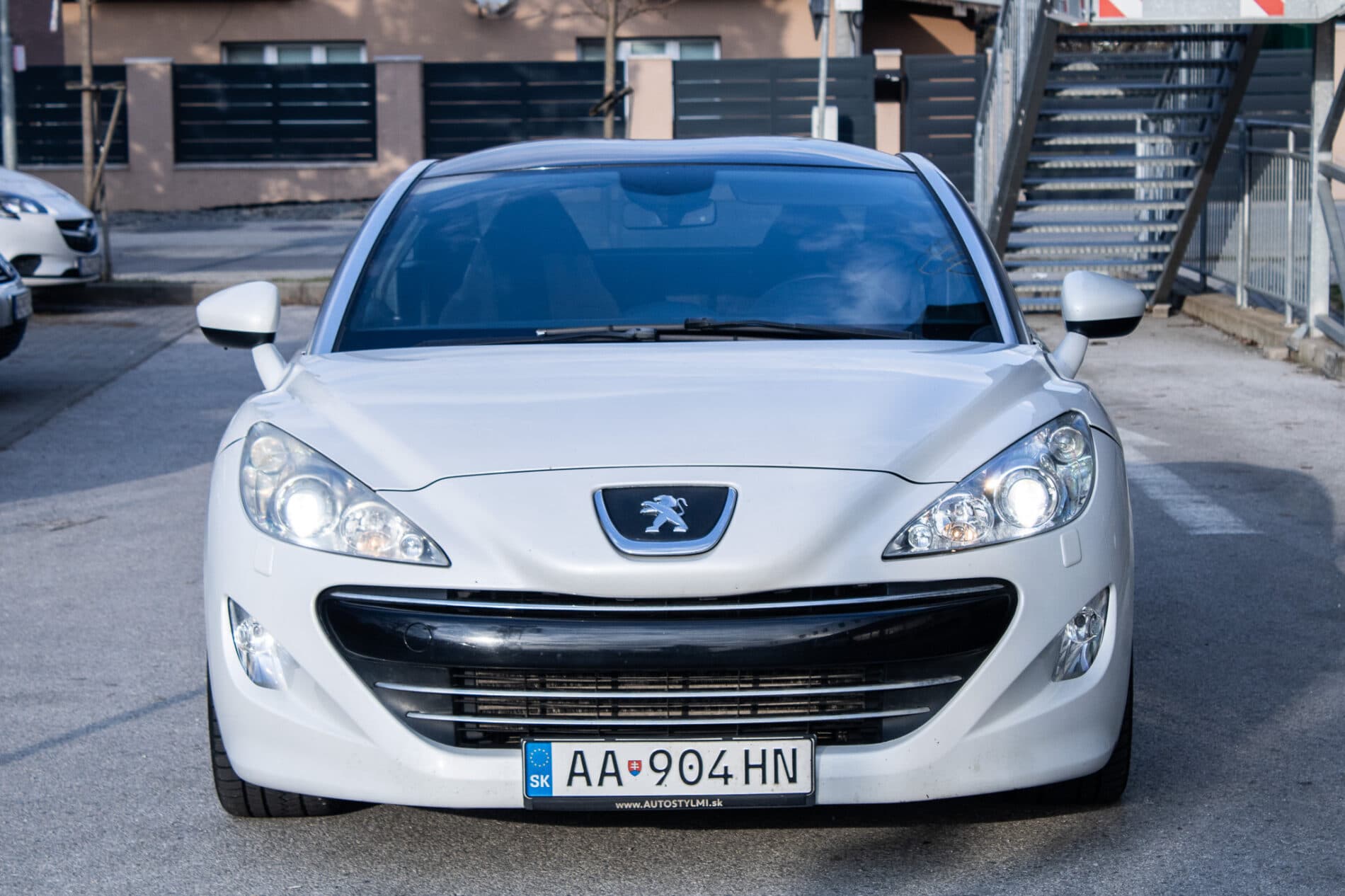2012 Peugeot RCZ, biela kupé, 171 601 km