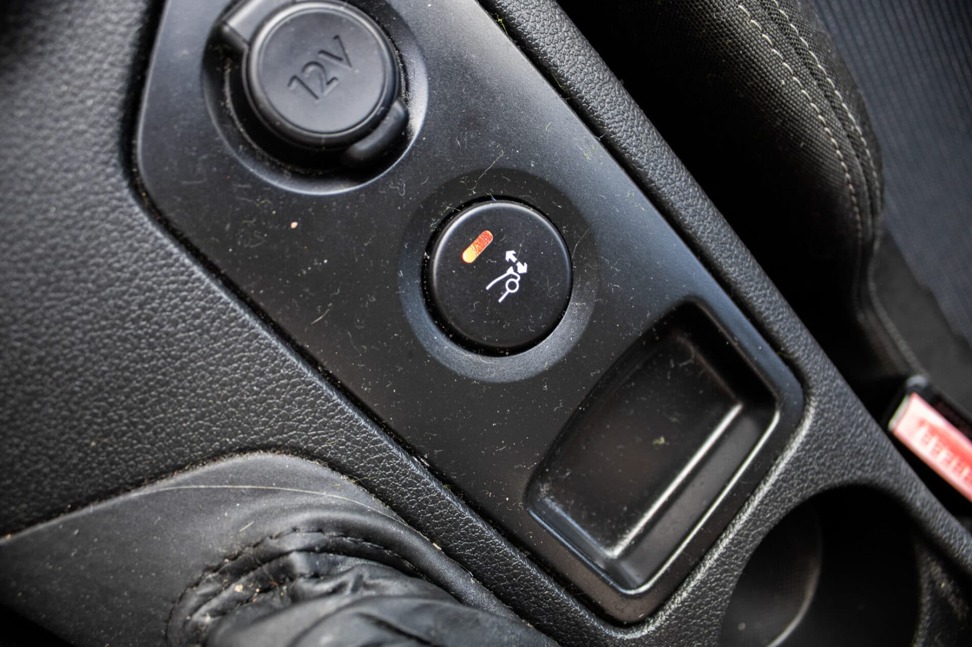 2012 Peugeot RCZ, biela kupé, 171 601 km