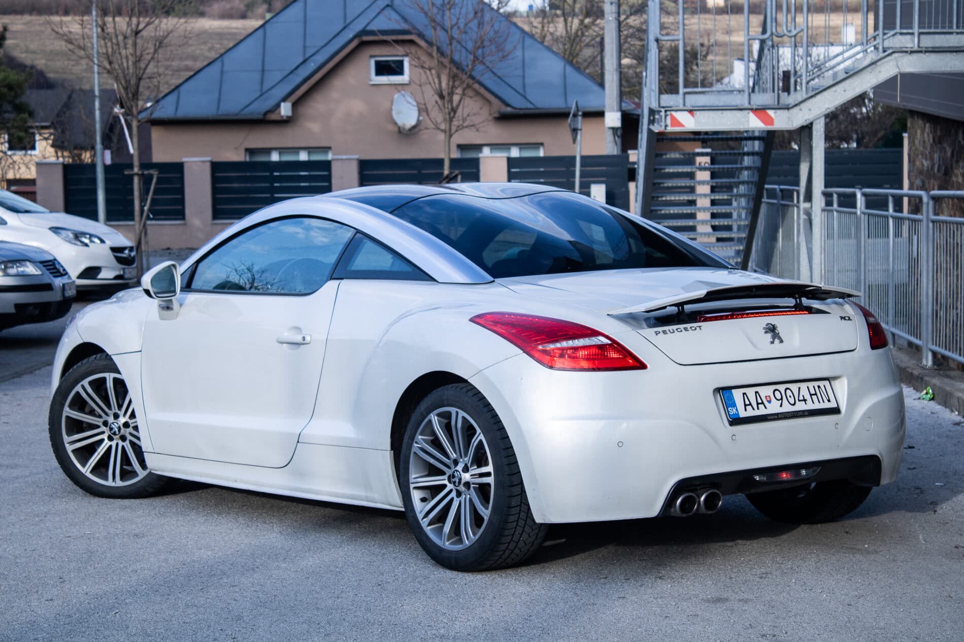 2012 Peugeot RCZ, biela kupé, 171 601 km