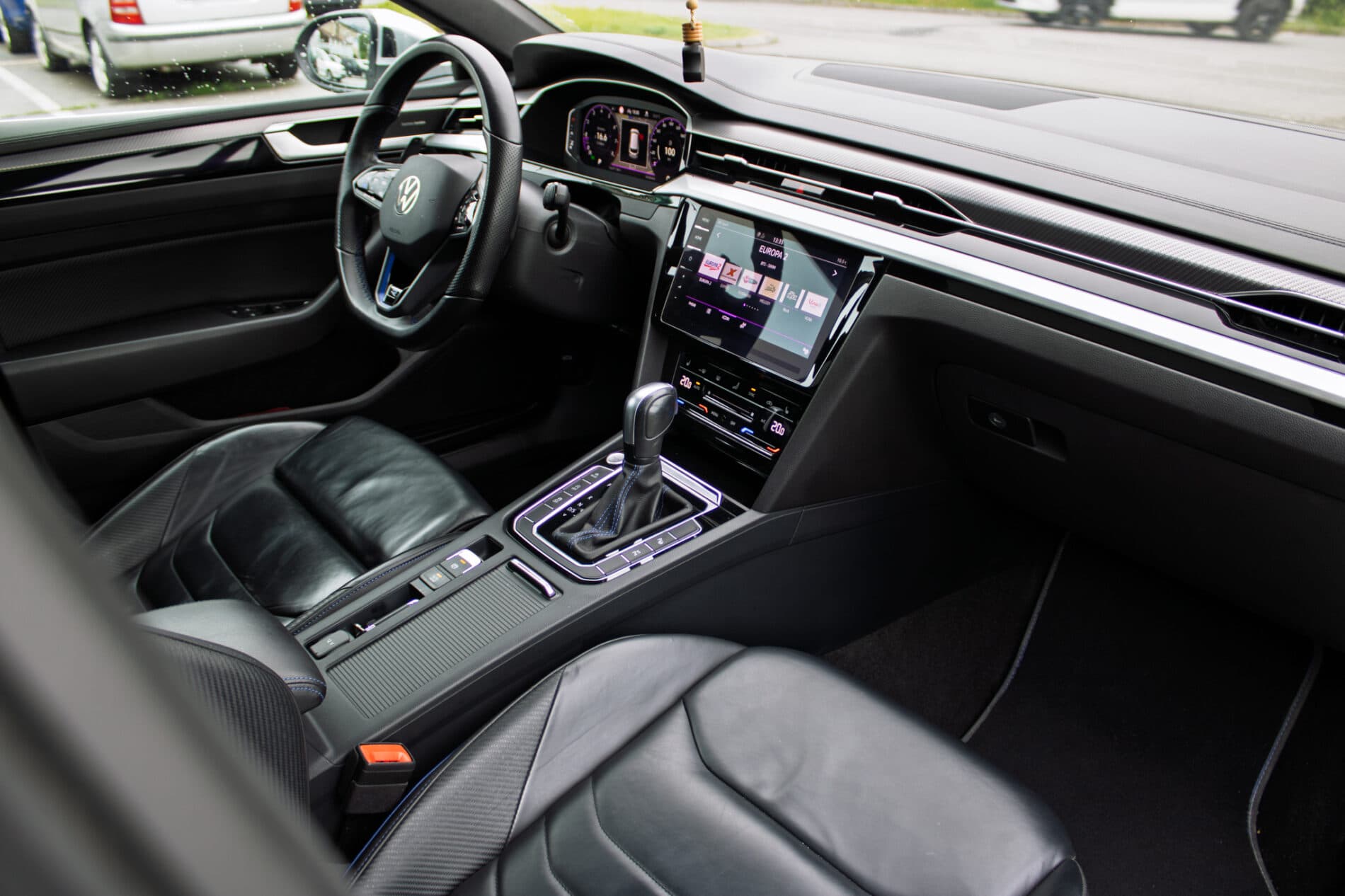 2022 Volkswagen Arteon R, biela kombi, 64 564 km