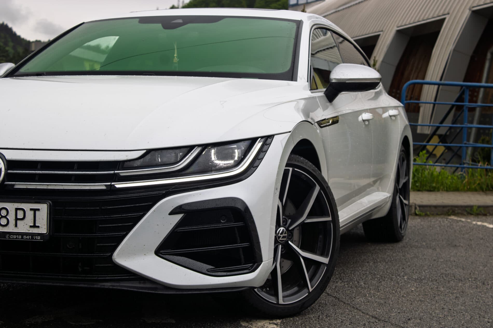 2022 Volkswagen Arteon R, biela kombi, 64 564 km