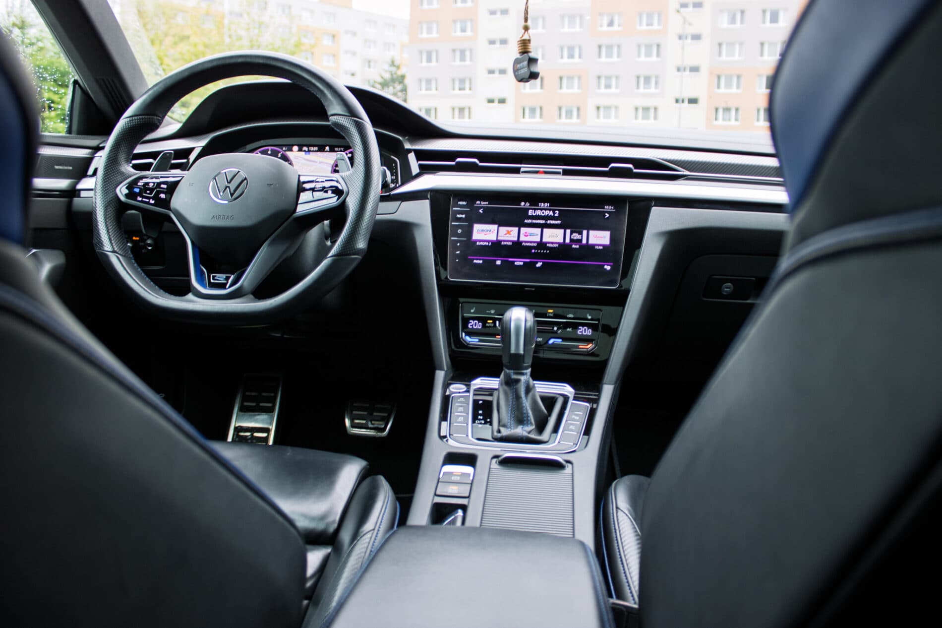 2022 Volkswagen Arteon R, biela kombi, 64 564 km