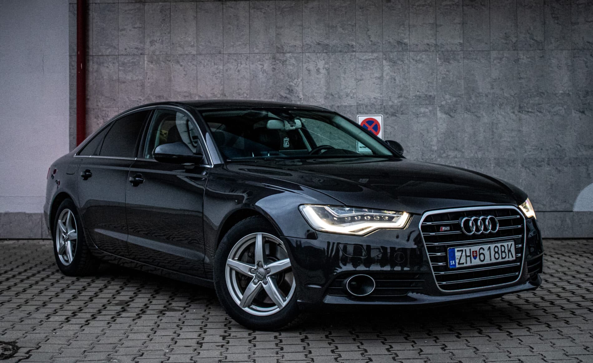 2012 AUDI A6, sivá sedan, 252 593 km