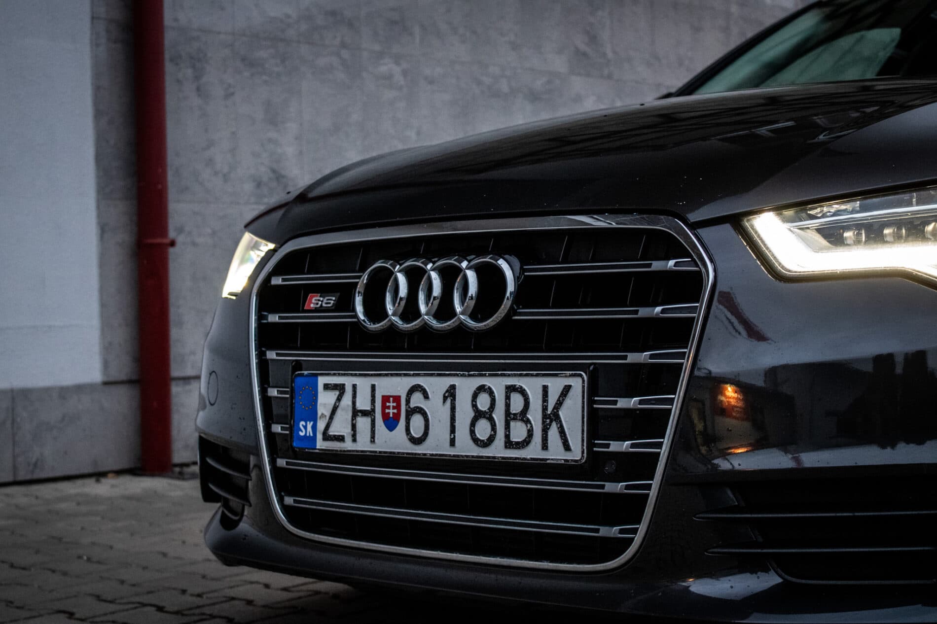 2012 AUDI A6, sivá sedan, 252 593 km