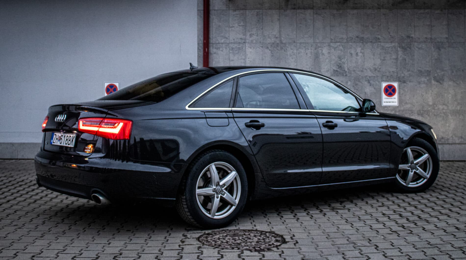 2012 AUDI A6, sivá sedan, 252 593 km