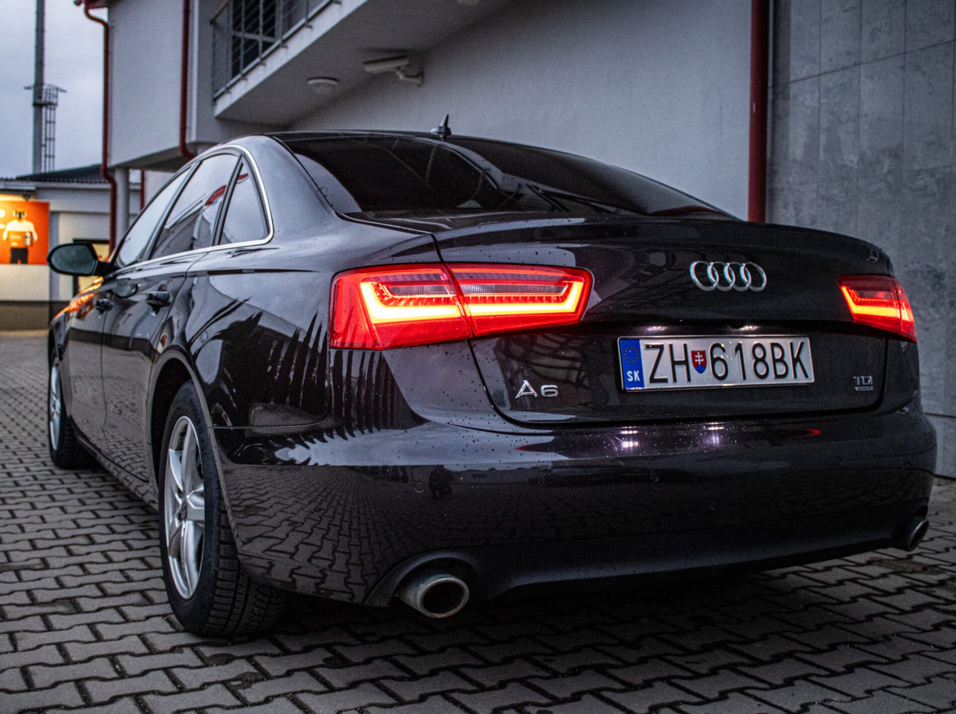 2012 AUDI A6, sivá sedan, 252 593 km