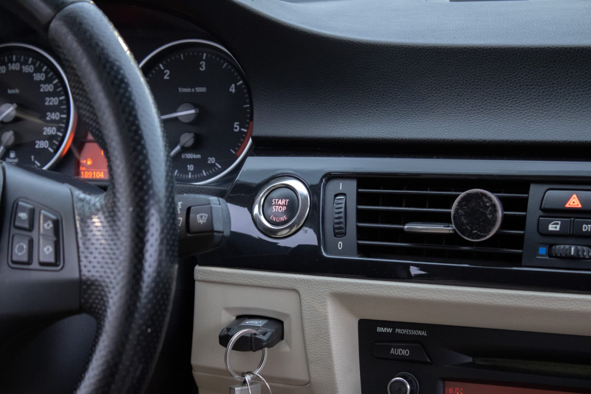 2007 BMW 330d, sivá kupé, 189 104 km