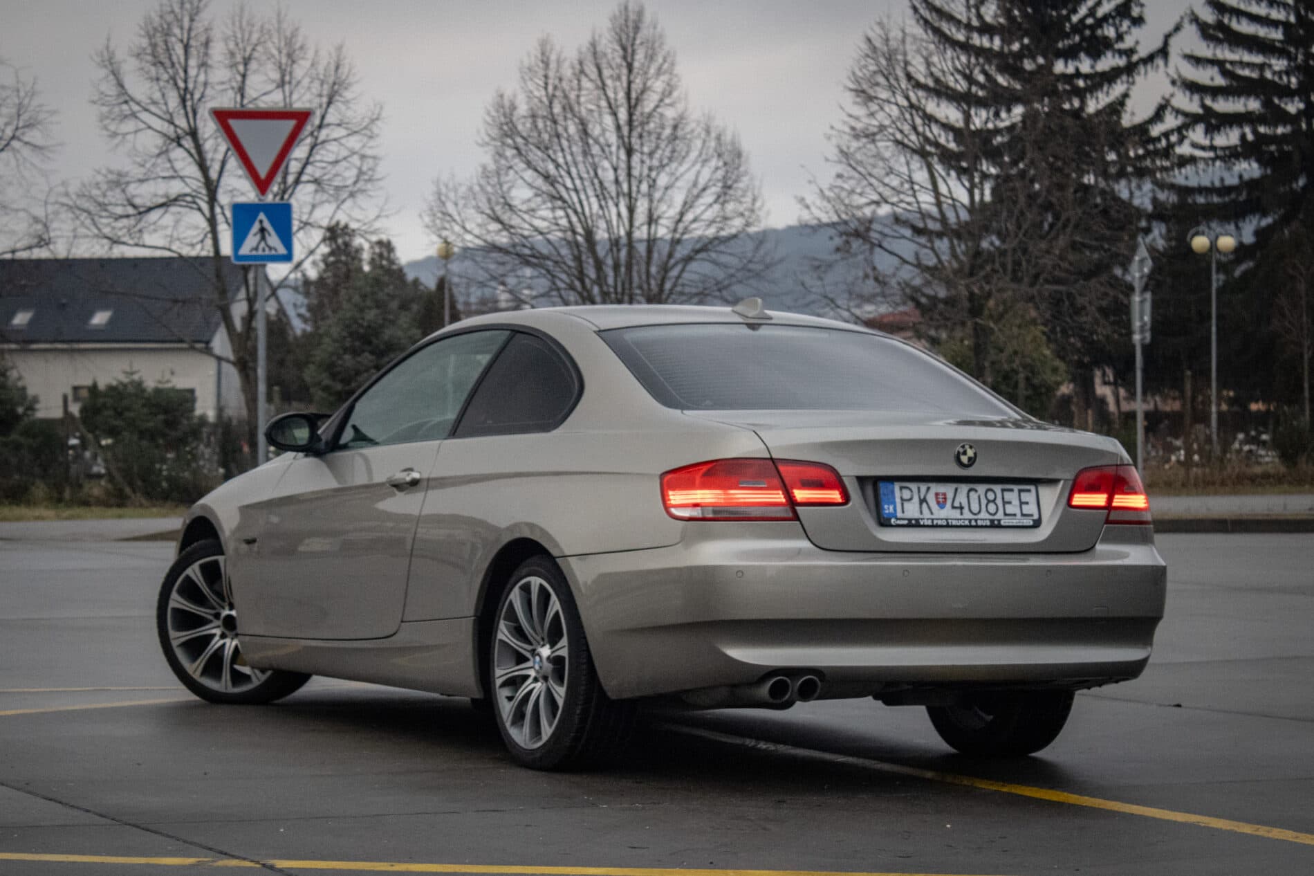 2007 BMW 330d, sivá kupé, 189 104 km