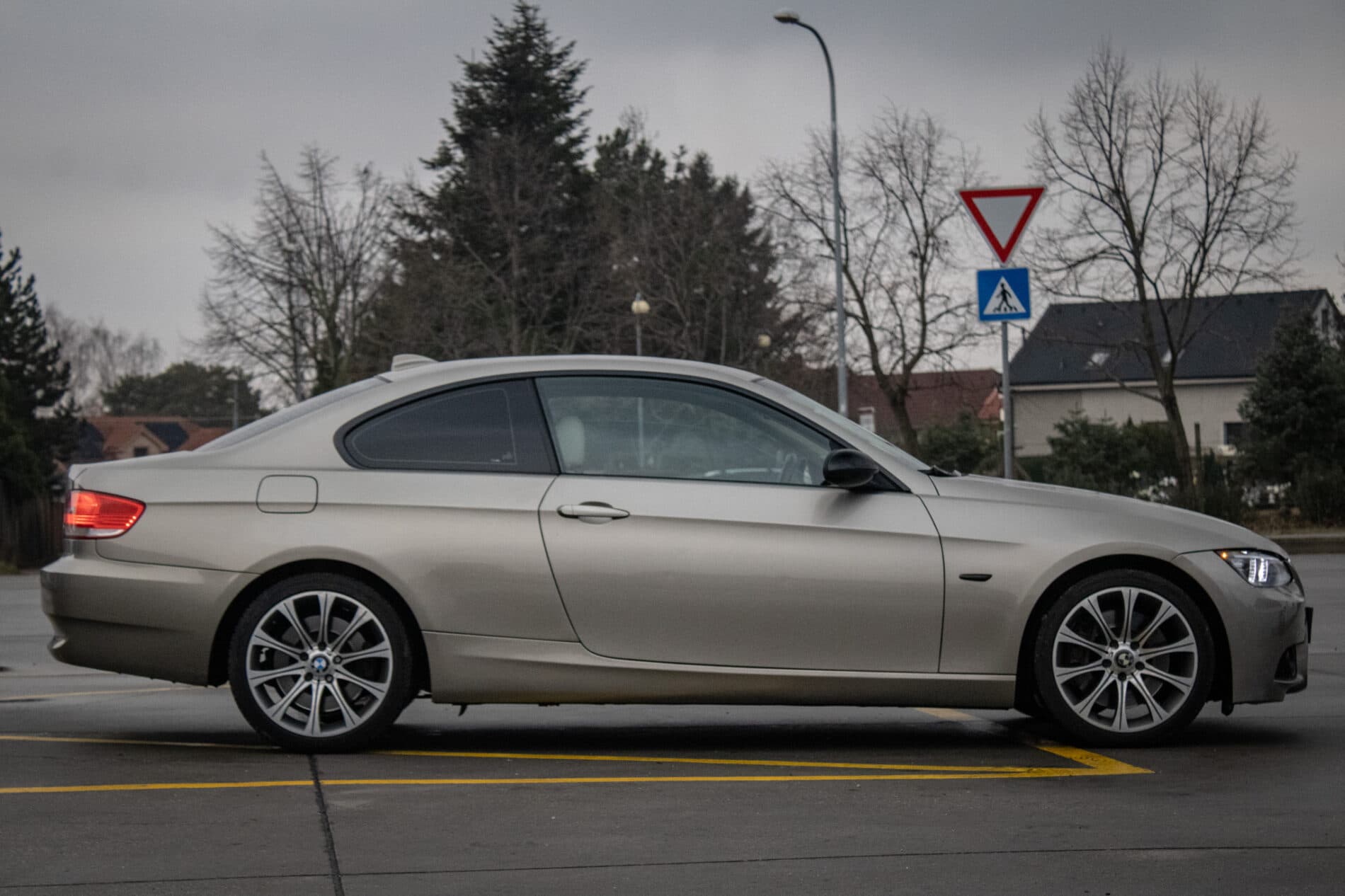 2007 BMW 330d, sivá kupé, 189 104 km