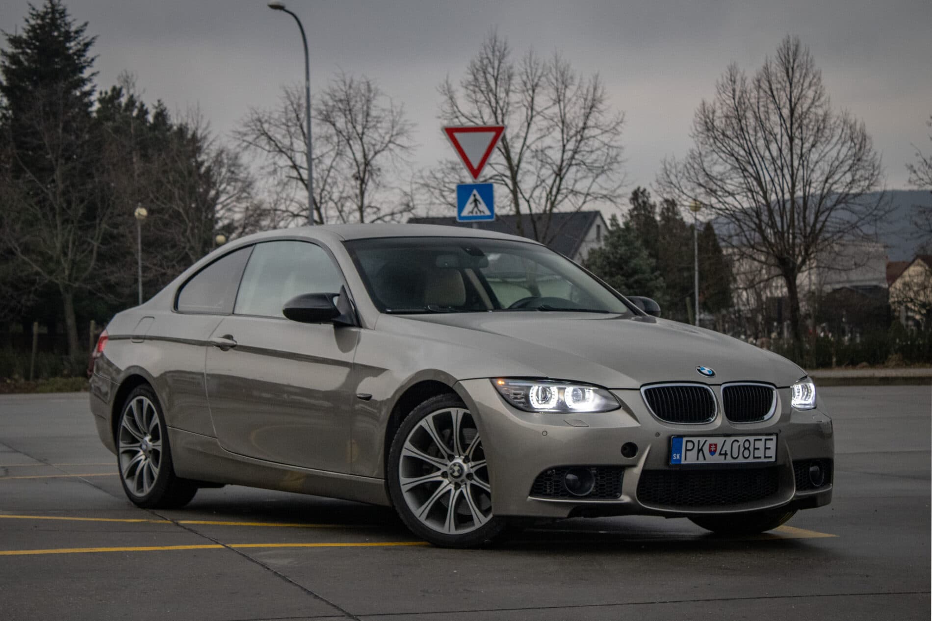 2007 BMW 330d, sivá kupé, 189 104 km