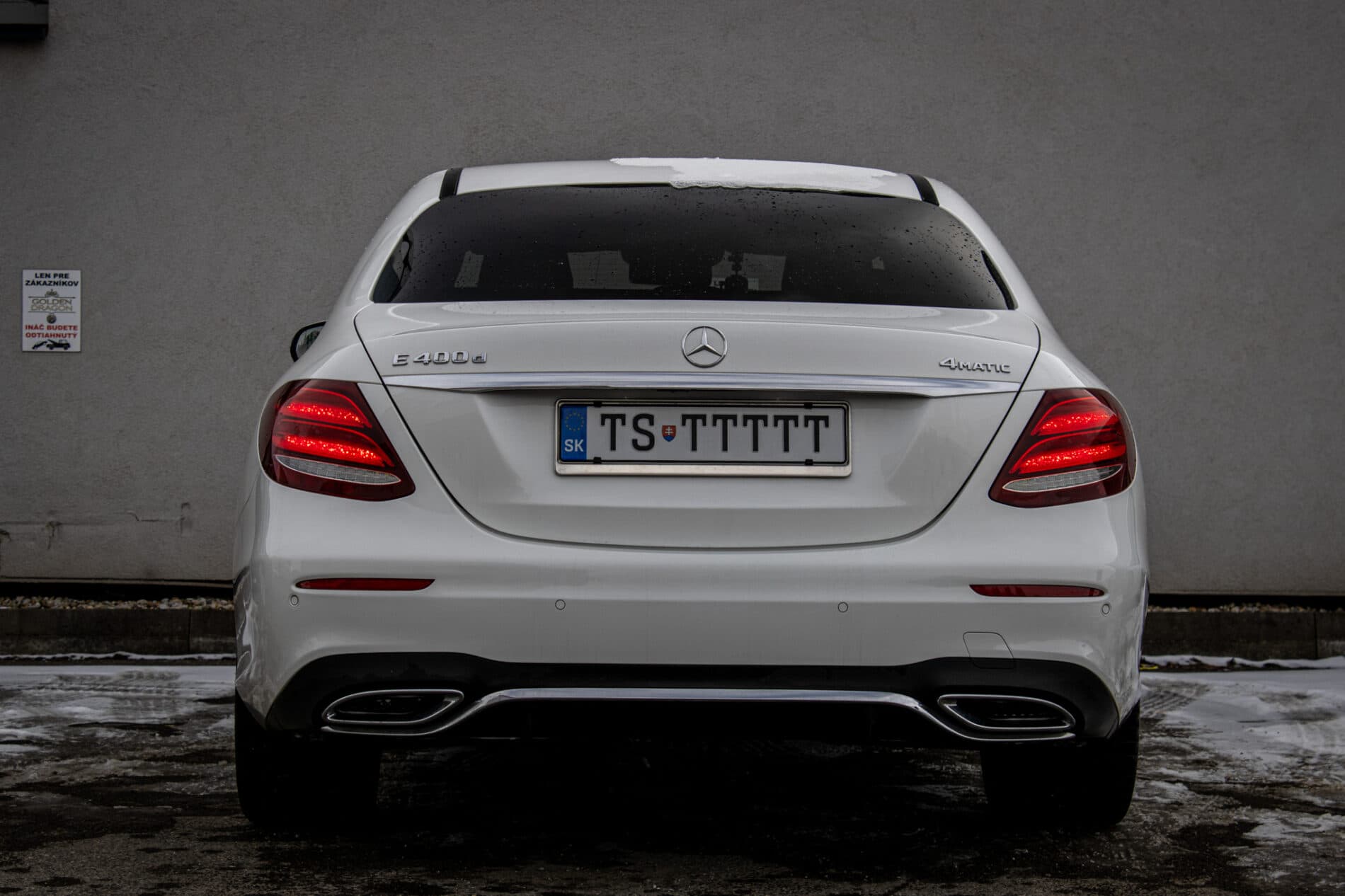 2018 Mercedes-Benz E 400d, biela sedan, 142 796 km