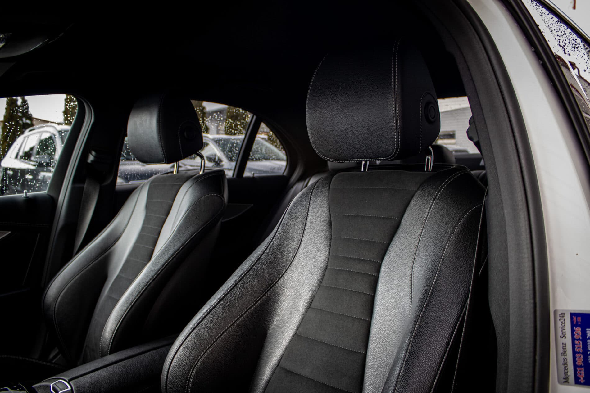 2018 Mercedes-Benz E 400d, biela sedan, 142 796 km