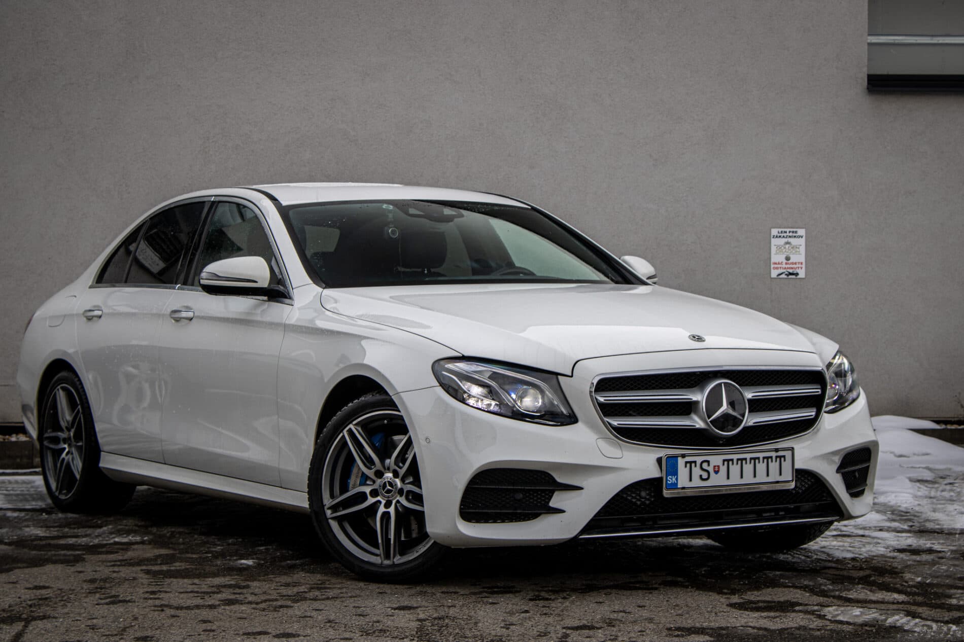2018 Mercedes-Benz E 400d, biela sedan, 142 796 km