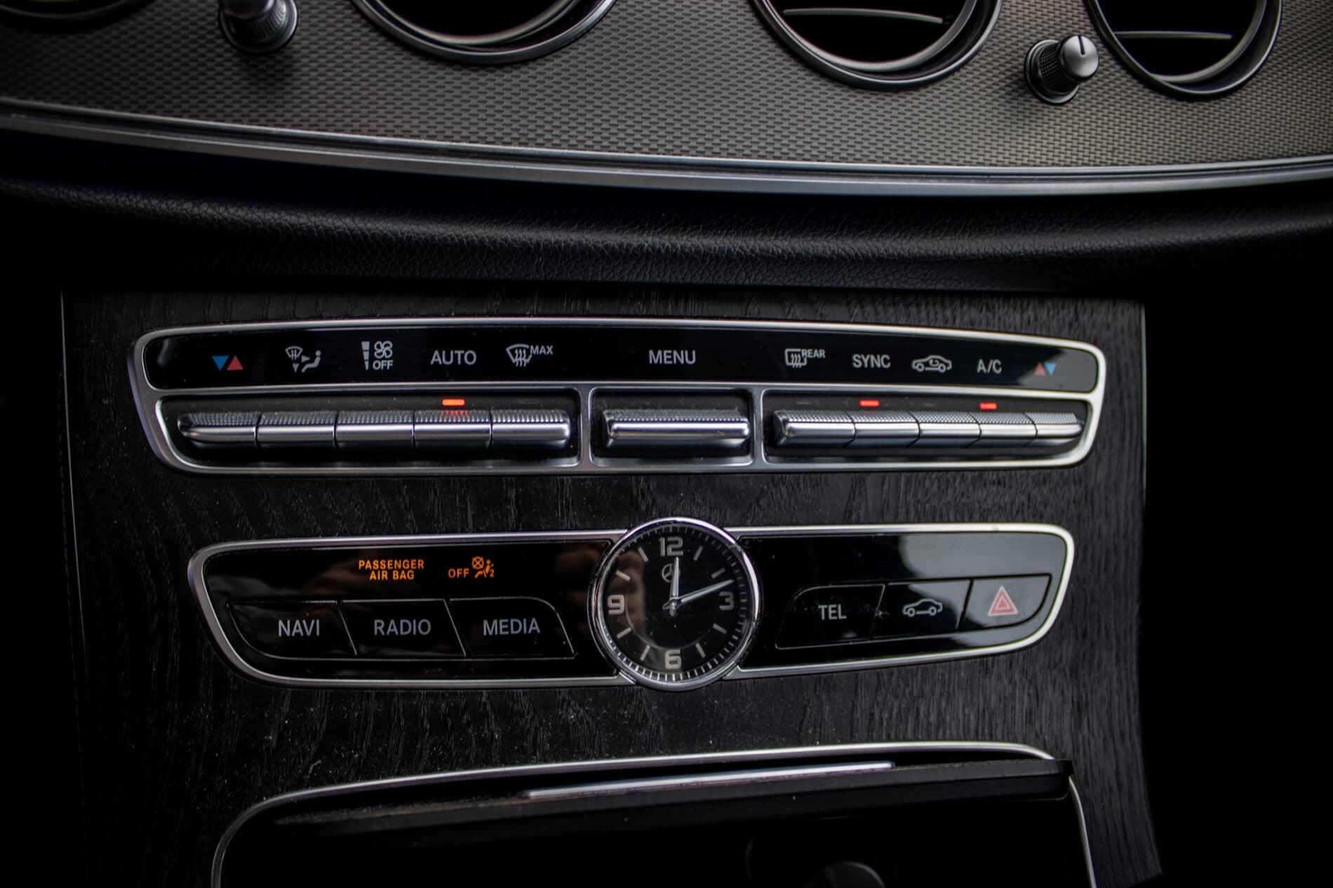 2018 Mercedes-Benz E 400d, biela sedan, 142 796 km