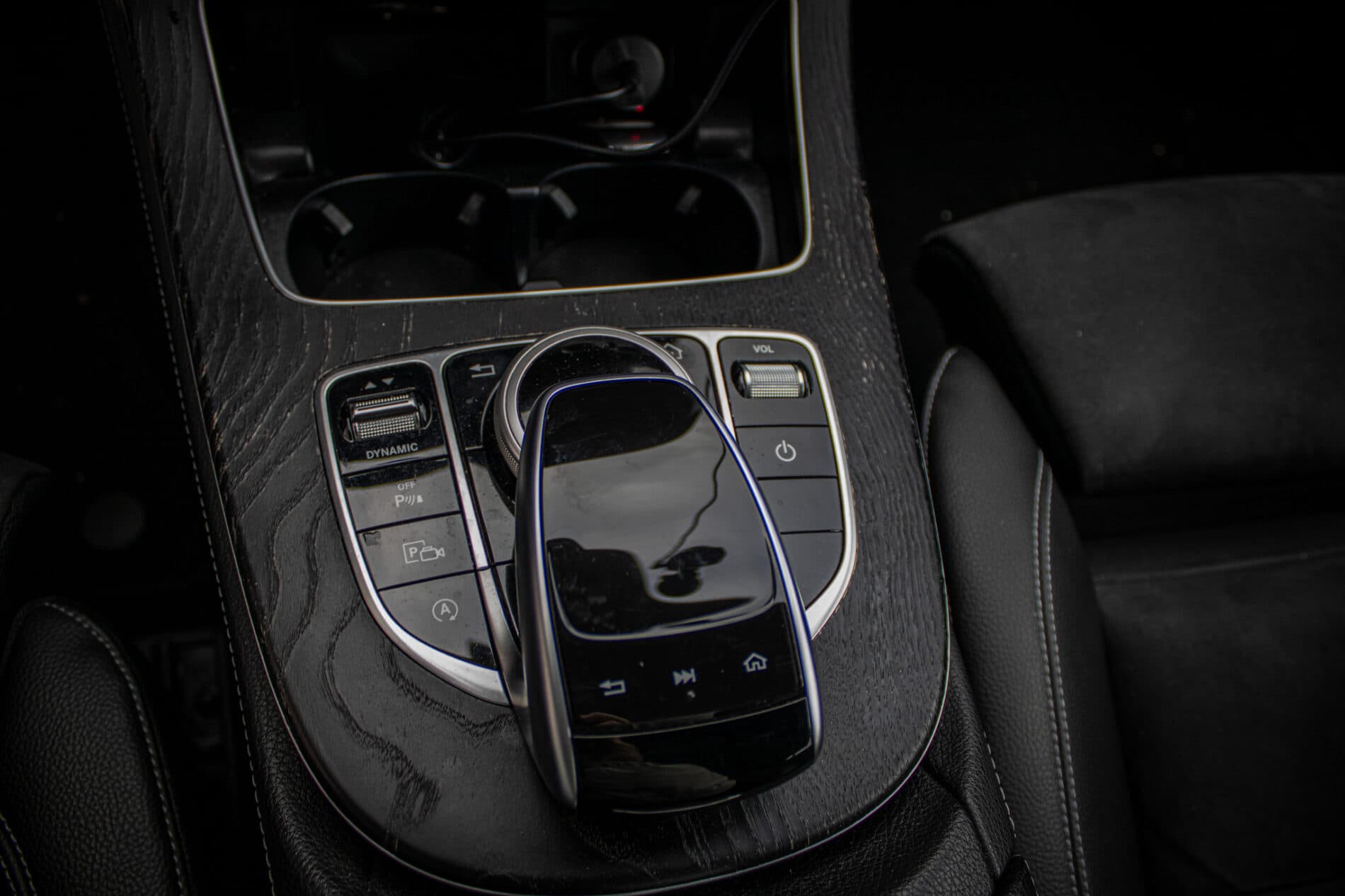 2018 Mercedes-Benz E 400d, biela sedan, 142 796 km