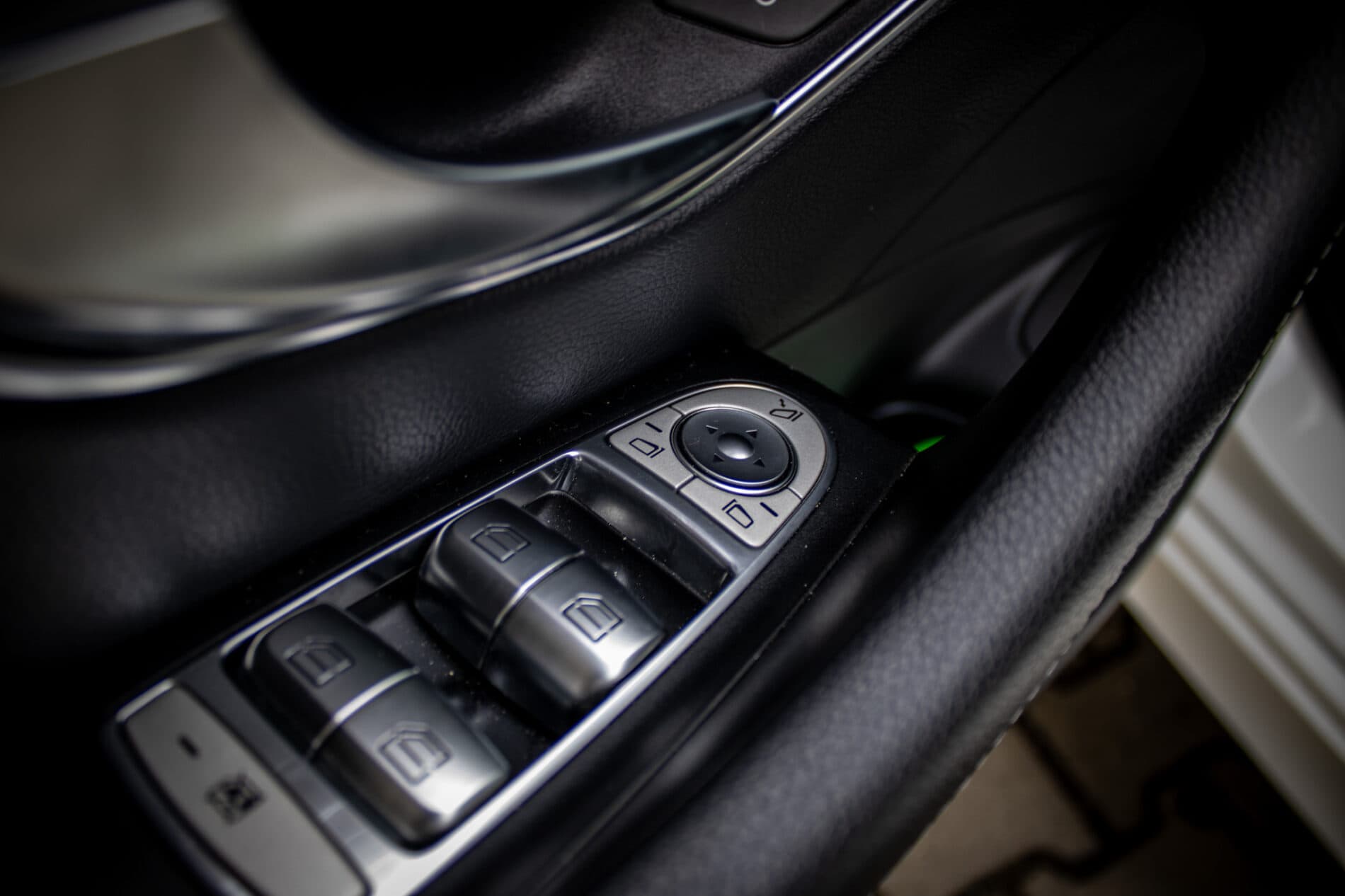 2018 Mercedes-Benz E 400d, biela sedan, 142 796 km
