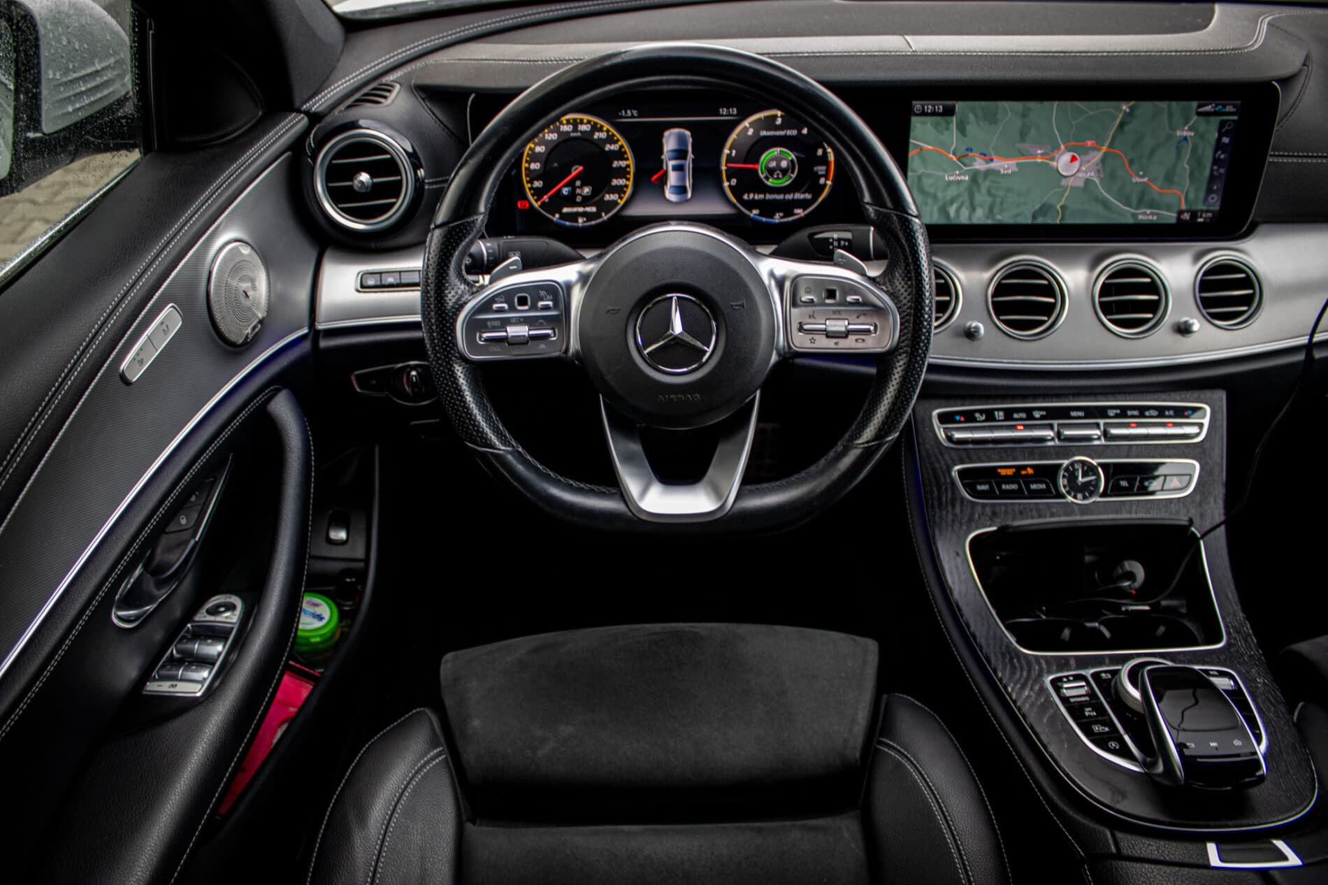 2018 Mercedes-Benz E 400d, biela sedan, 142 796 km