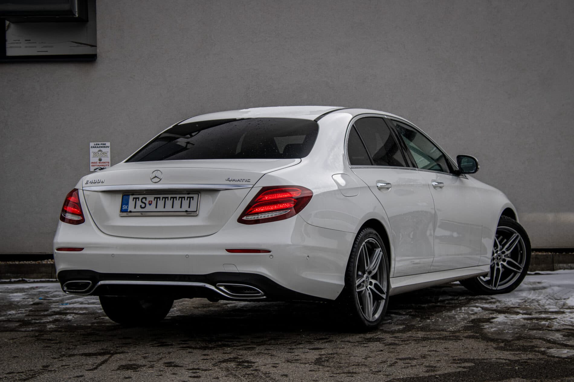 2018 Mercedes-Benz E 400d, biela sedan, 142 796 km