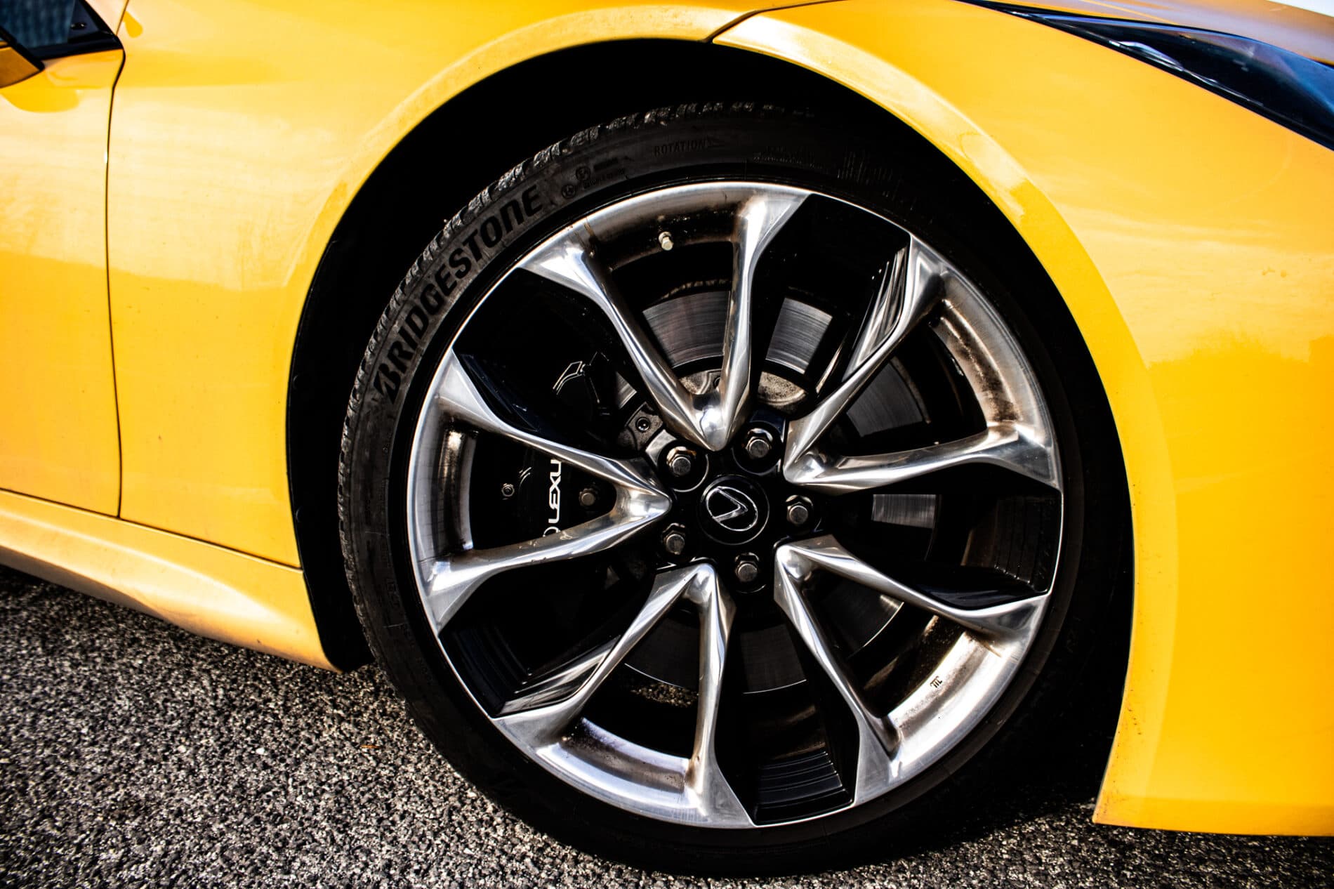 2023 Lexus LC 500, žltá kupé, 33 321 km