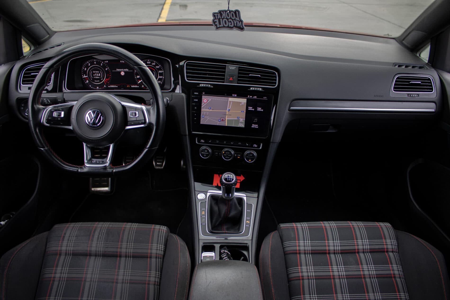 2018 Volkswagen Golf GTI, červená hatchback, 160 435 km