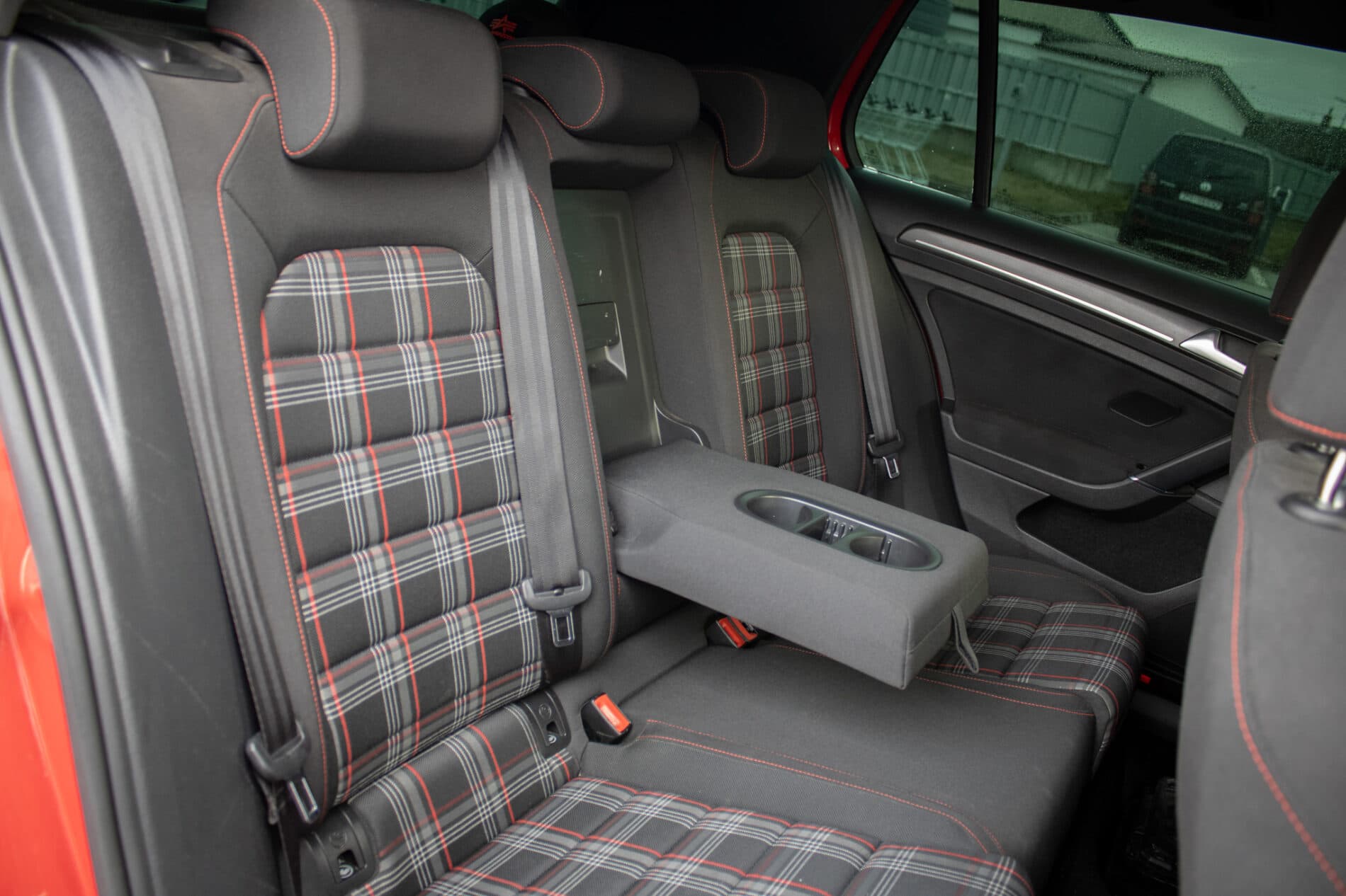 2018 Volkswagen Golf GTI, červená hatchback, 160 435 km