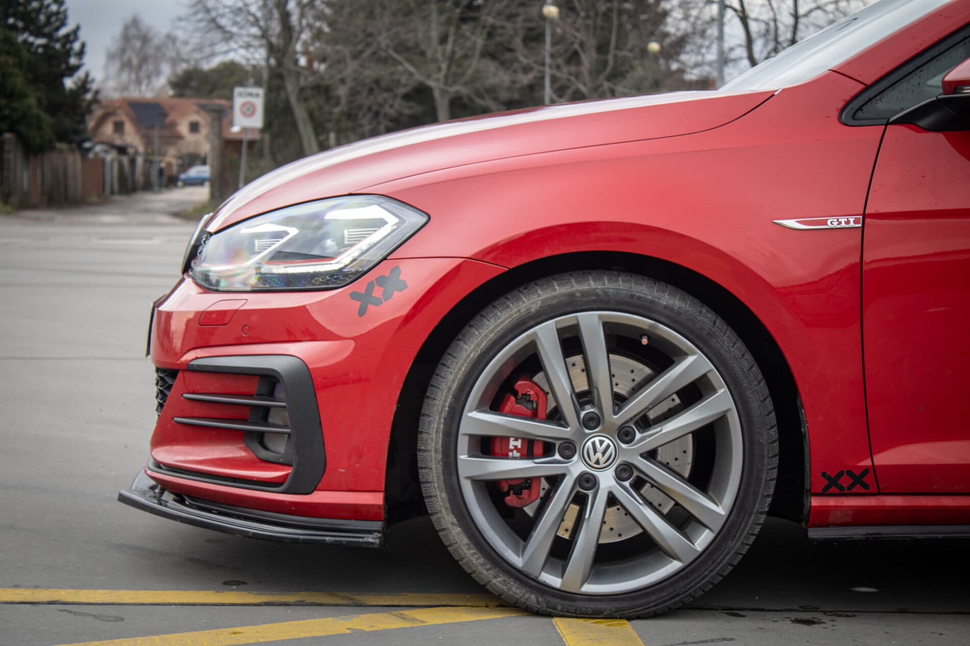 2018 Volkswagen Golf GTI, červená hatchback, 160 435 km
