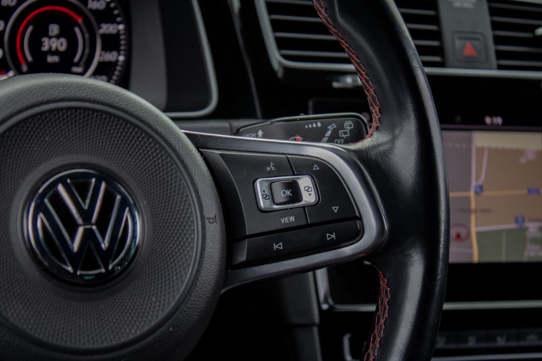 2018 Volkswagen Golf GTI, červená hatchback, 160 435 km