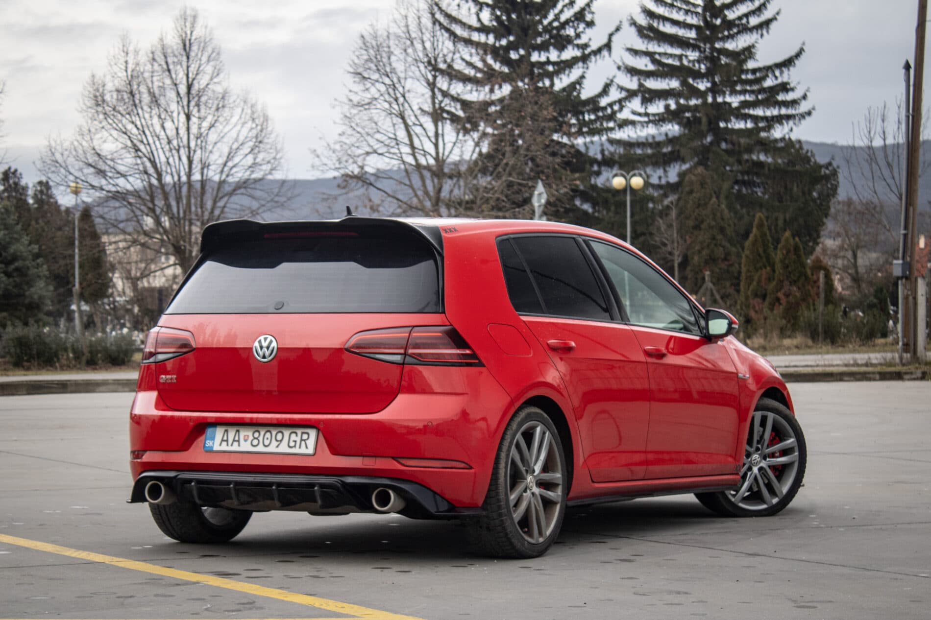 2018 Volkswagen Golf GTI, červená hatchback, 160 435 km