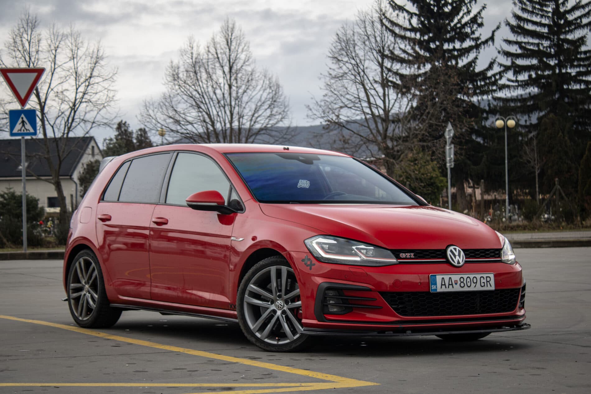 2018 Volkswagen Golf GTI, červená hatchback, 160 435 km