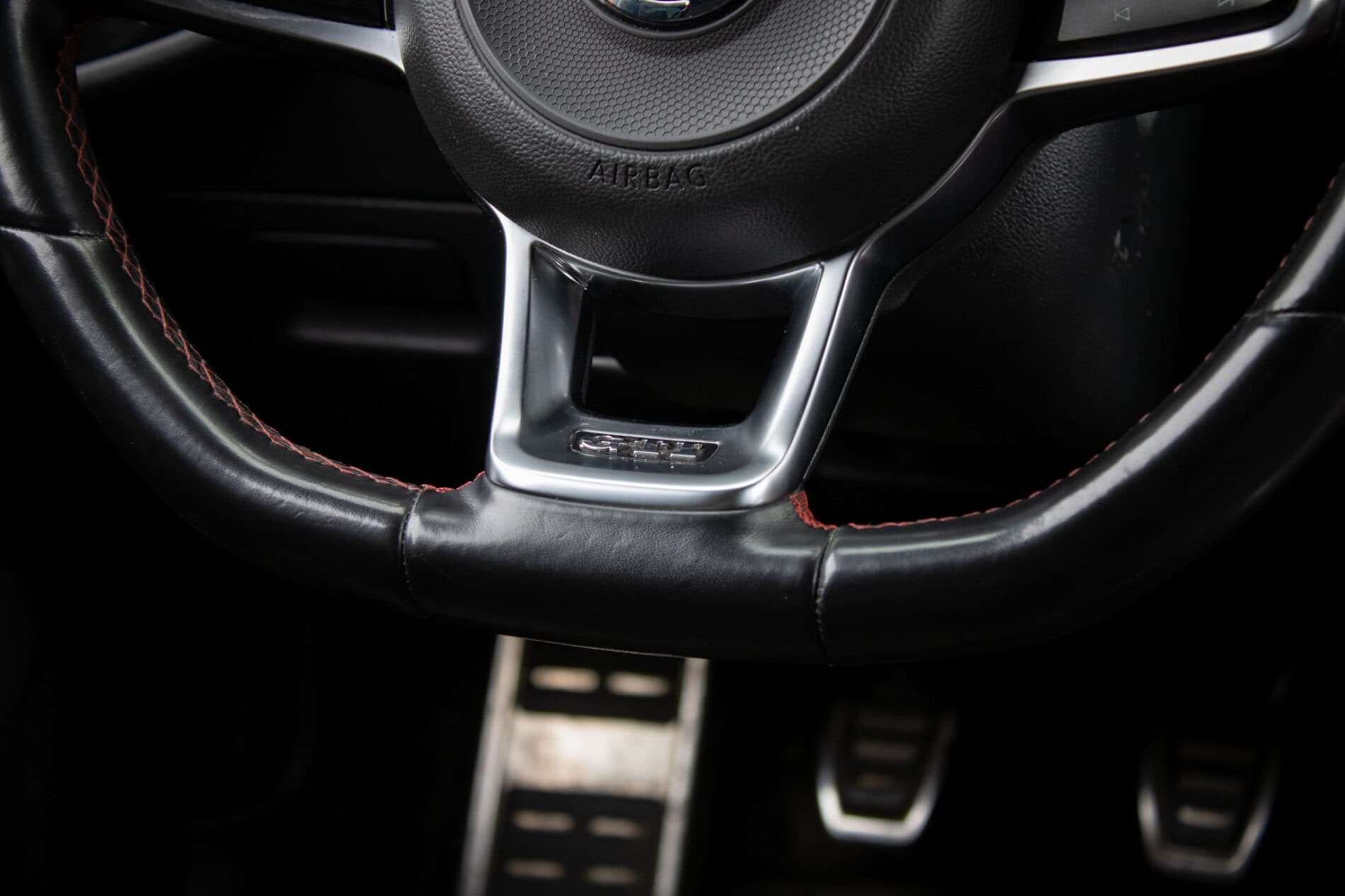 2018 Volkswagen Golf GTI, červená hatchback, 160 435 km