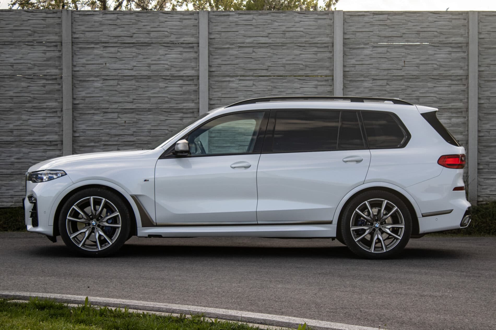 2020 BMW X7 M50d, biela suv, 129 000 km