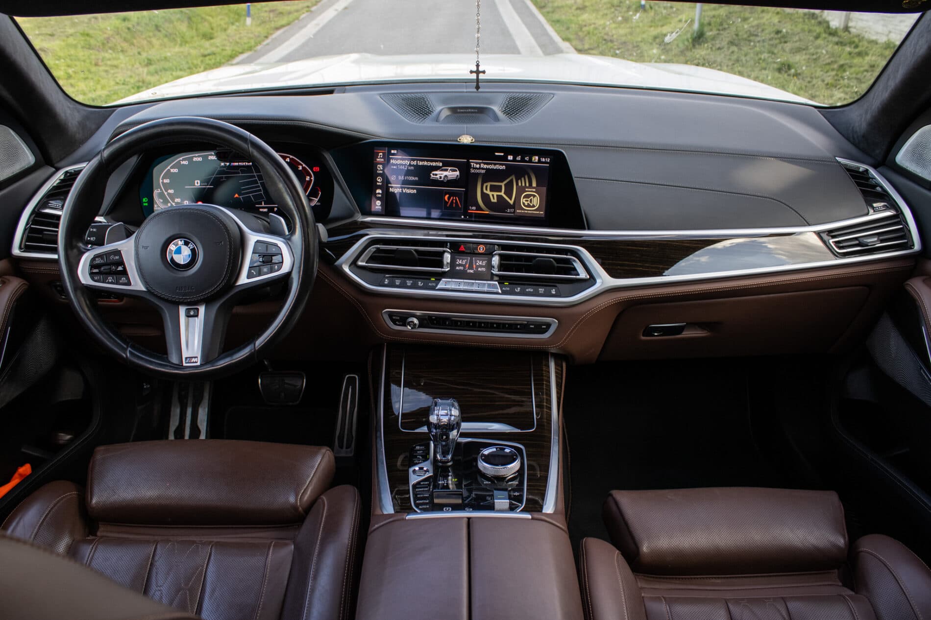 2020 BMW X7 M50d, biela suv, 129 000 km
